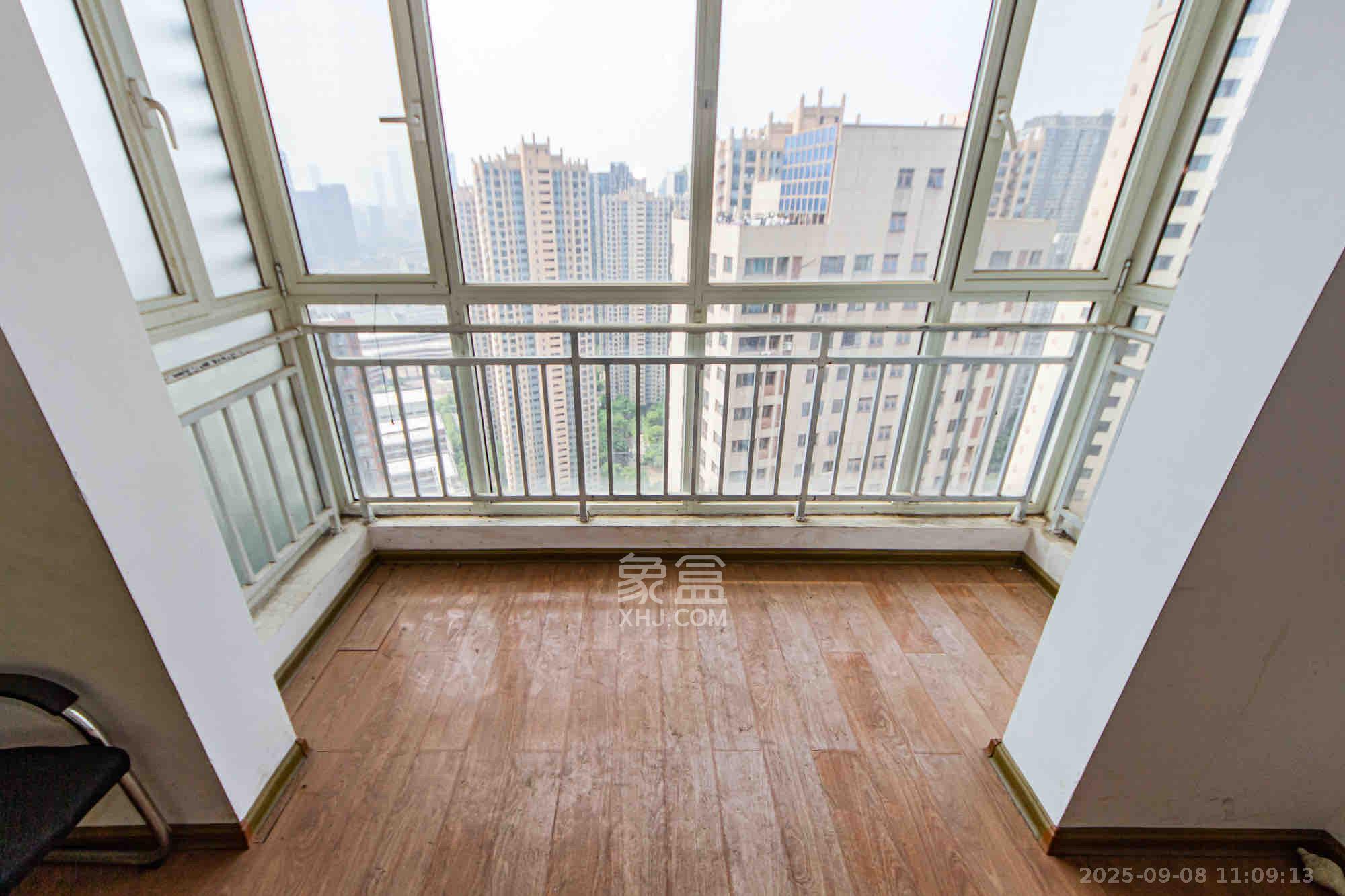 北辰三角洲E4区  3室2厅1卫    3000.0元/月室内图