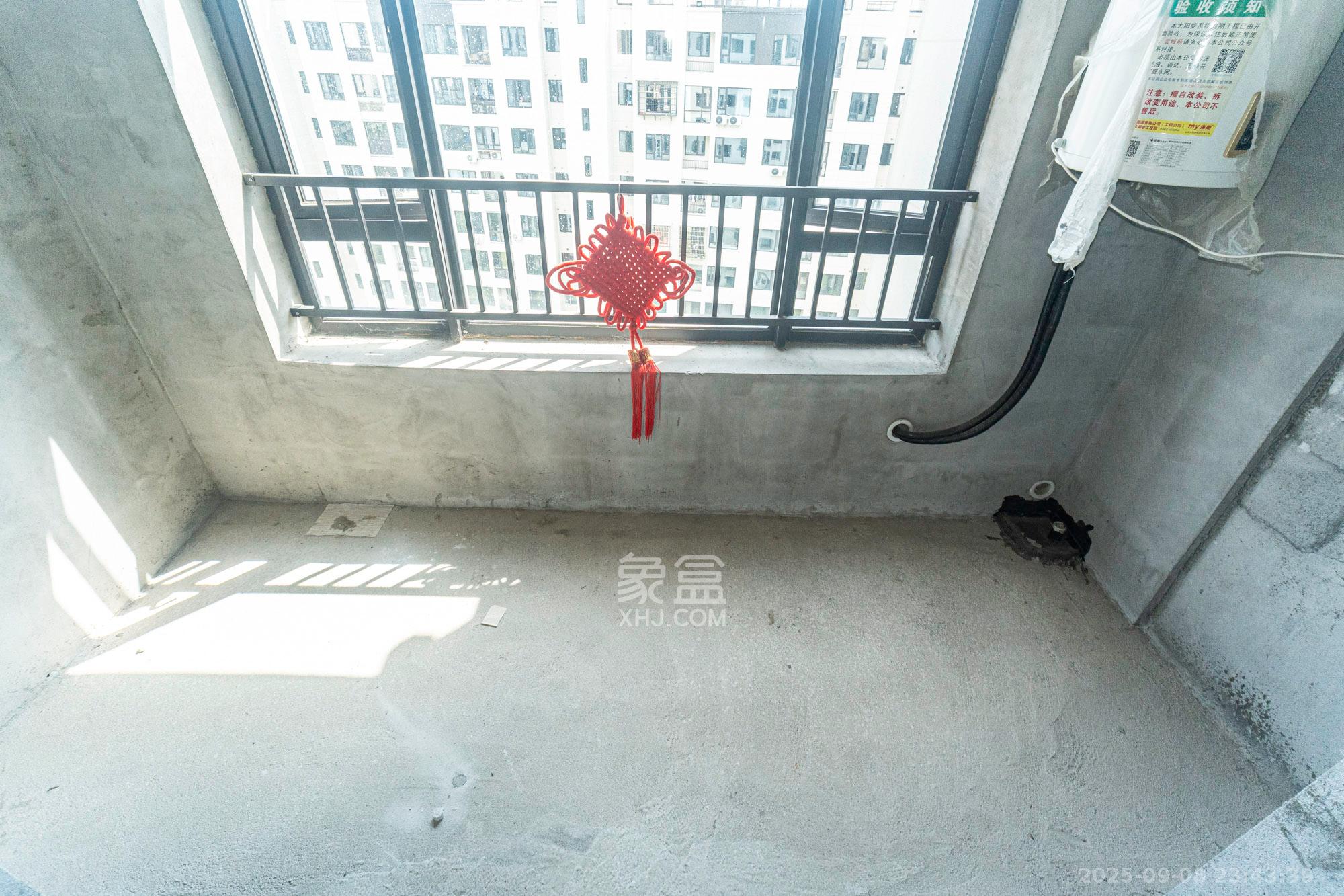 新城朗隽大都会  4室2厅2卫    77.0万阳台