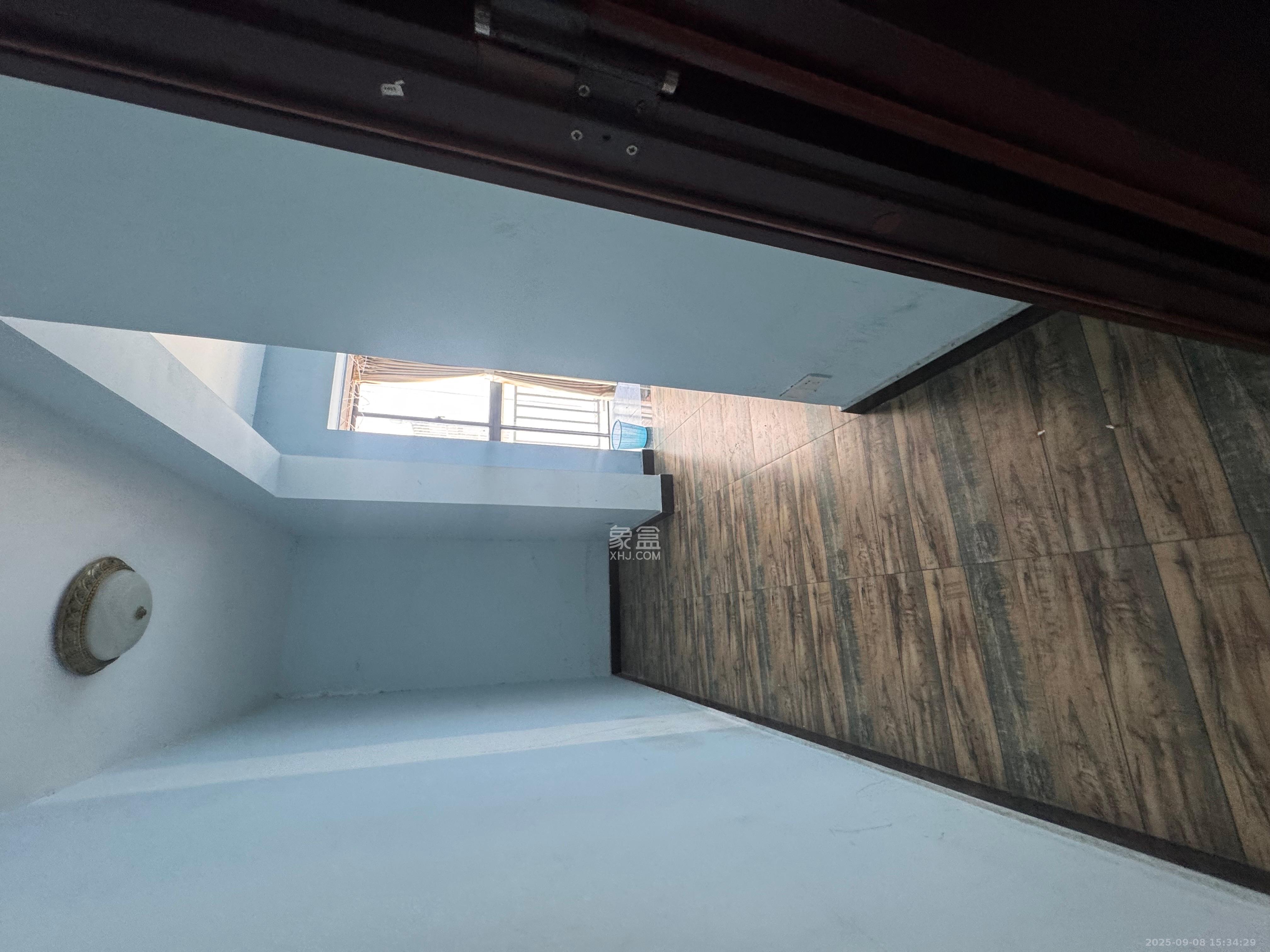 学府华庭 1室2厅1卫 600.0元/月 学府华庭 1室2厅1卫 600.0元/月室内图