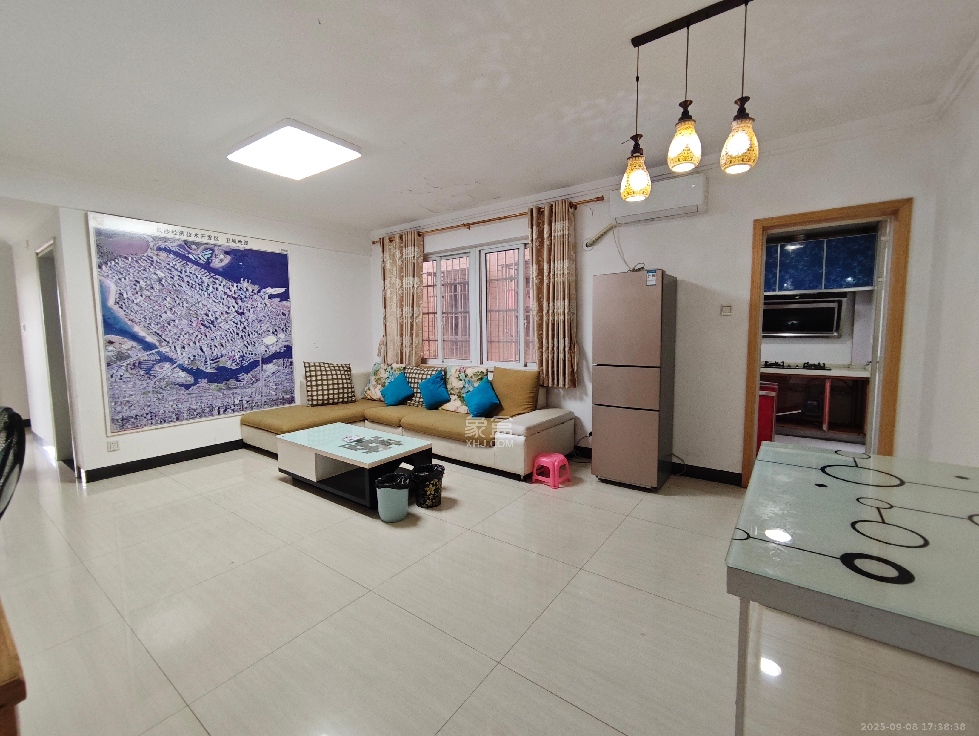 圣力华苑 3室2厅1卫 1600.00元/月 圣力华苑 3室2厅1卫 1600.00元/月室内图