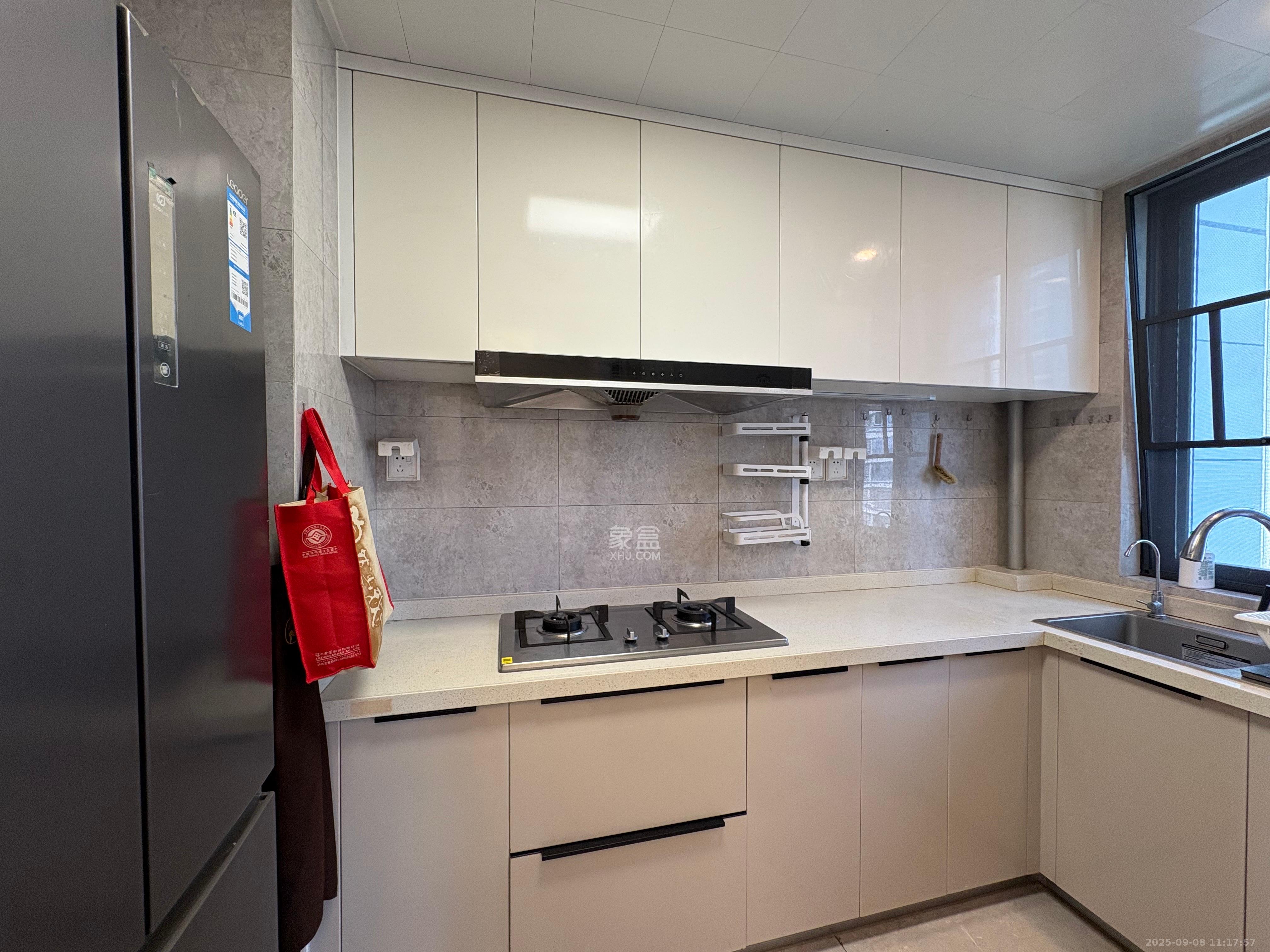 映客龙湖璟翠公馆（映客龙湖璟翠中心）  4室2厅2卫    3600.0元/月室内图