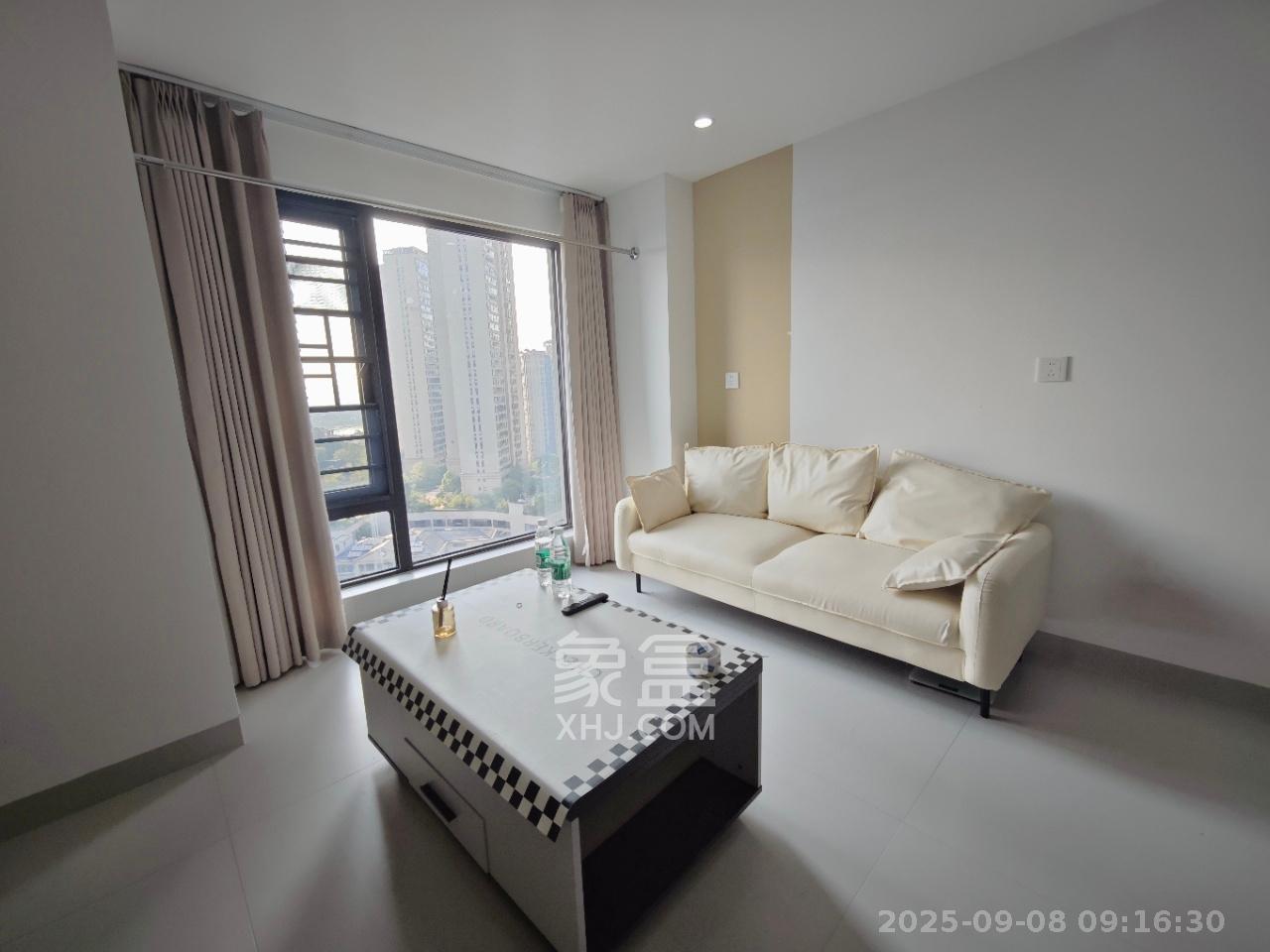 卓越江岸  2室1厅1卫    2300.0元/月 卓越江岸  2室1厅1卫    2300.0元/月