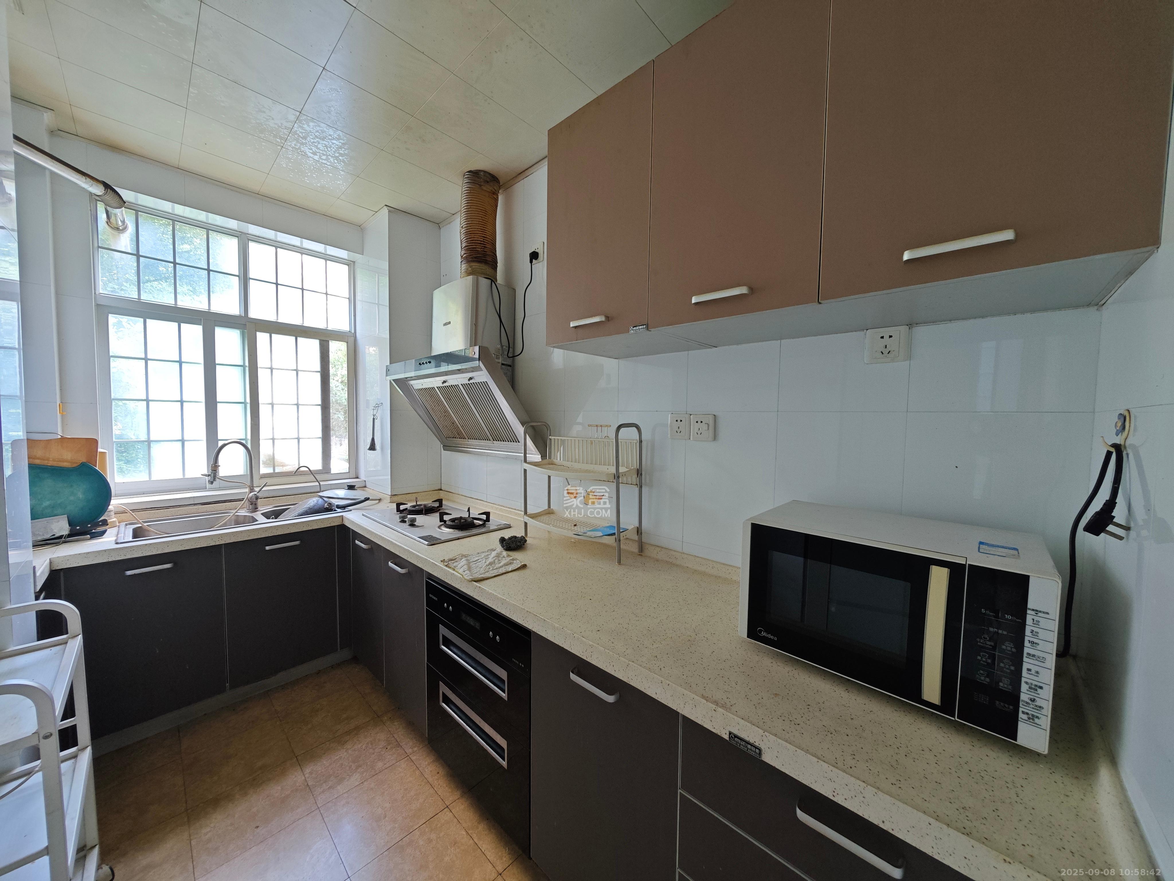 华银园 3室2厅2卫 2500.0元/月 华银园 3室2厅2卫 2500.0元/月室内图