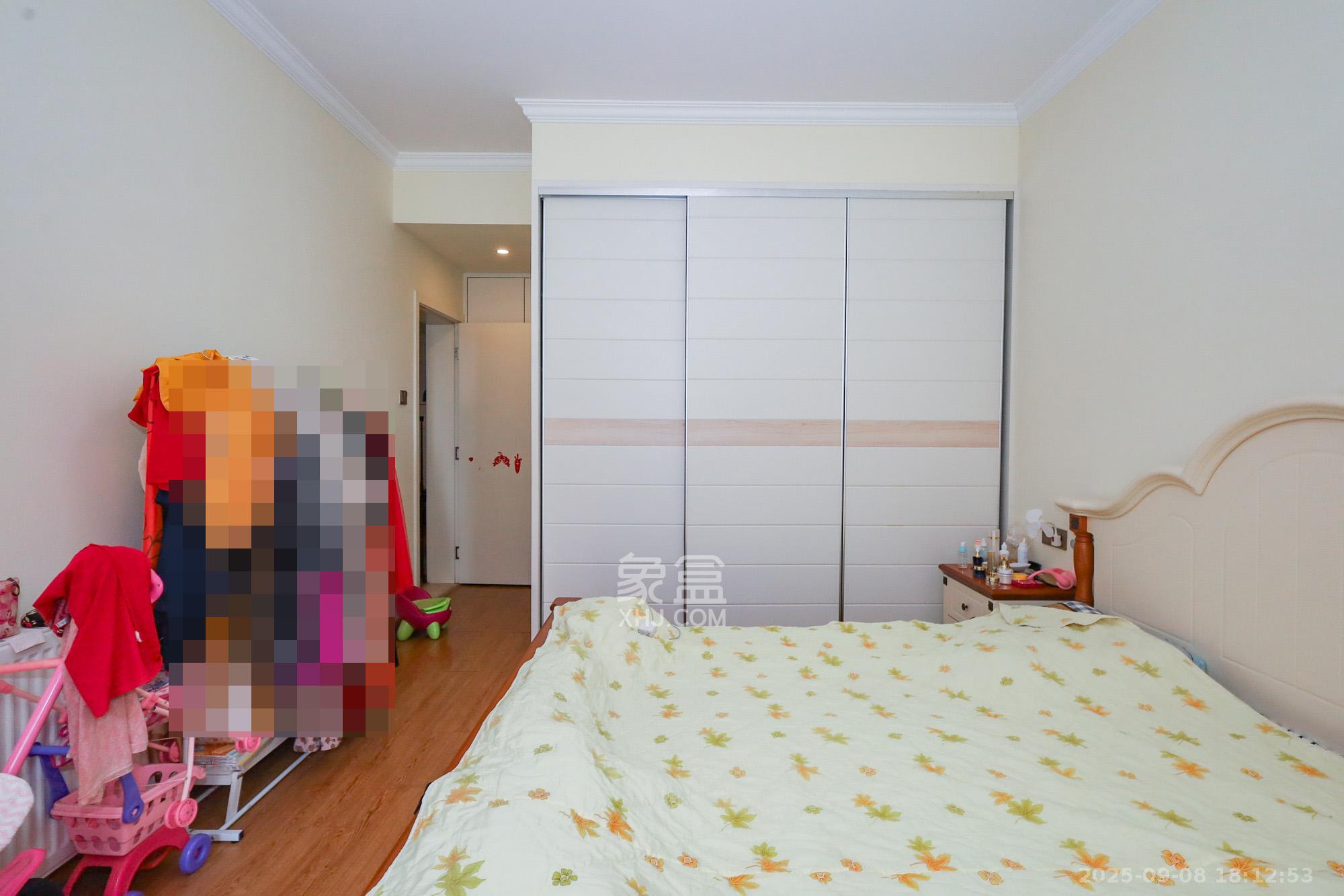 八方小区B区  3室2厅2卫    380.0万卧室