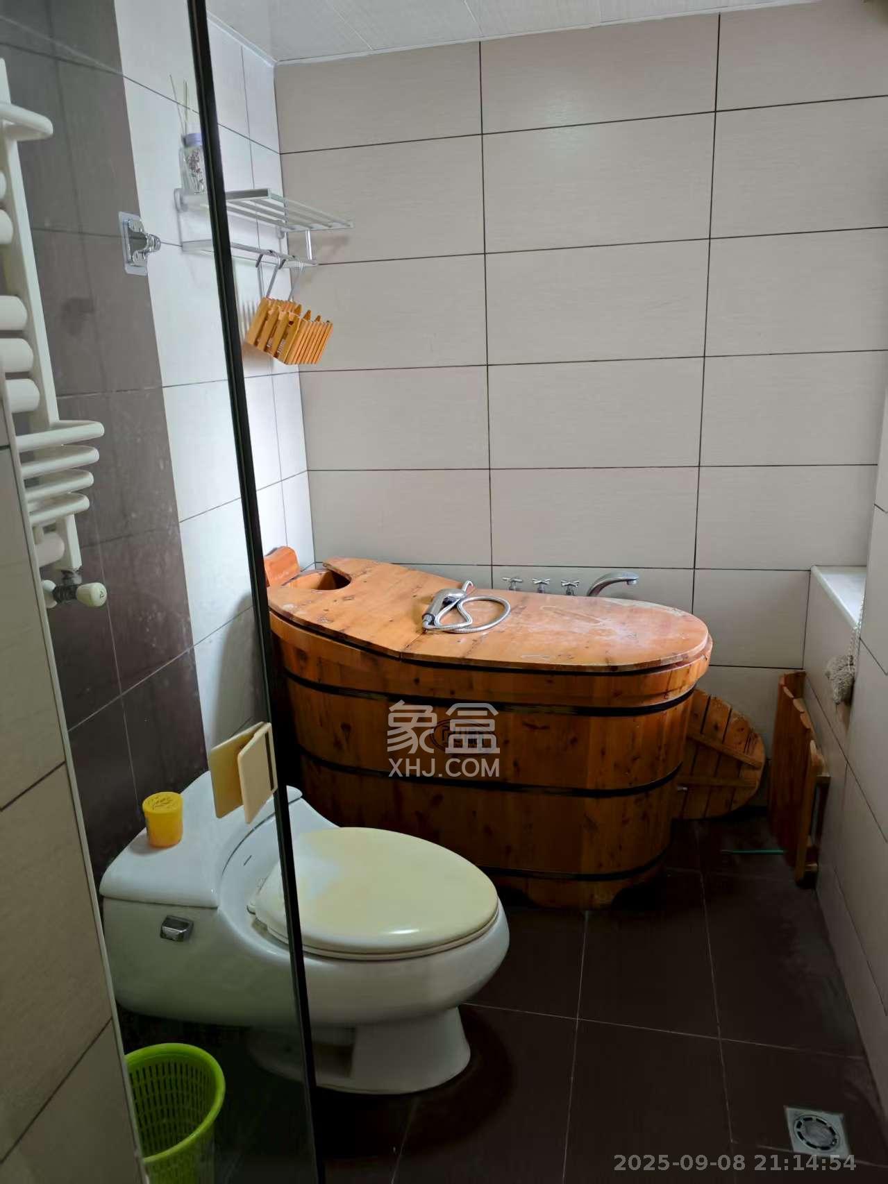 佳天雅苑 3室2厅1卫 2800.0元/月 佳天雅苑 3室2厅1卫 2800.0元/月室内图