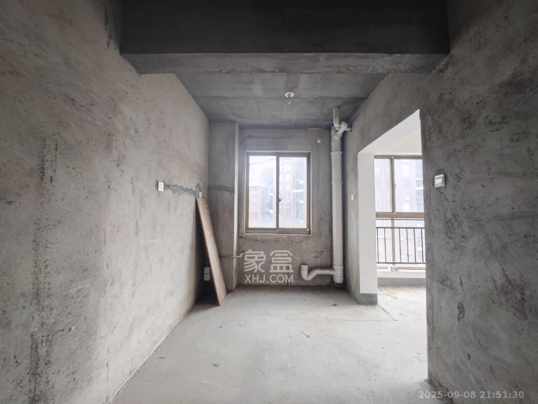 中天瑞景  4室2厅2卫    165.0万厨房