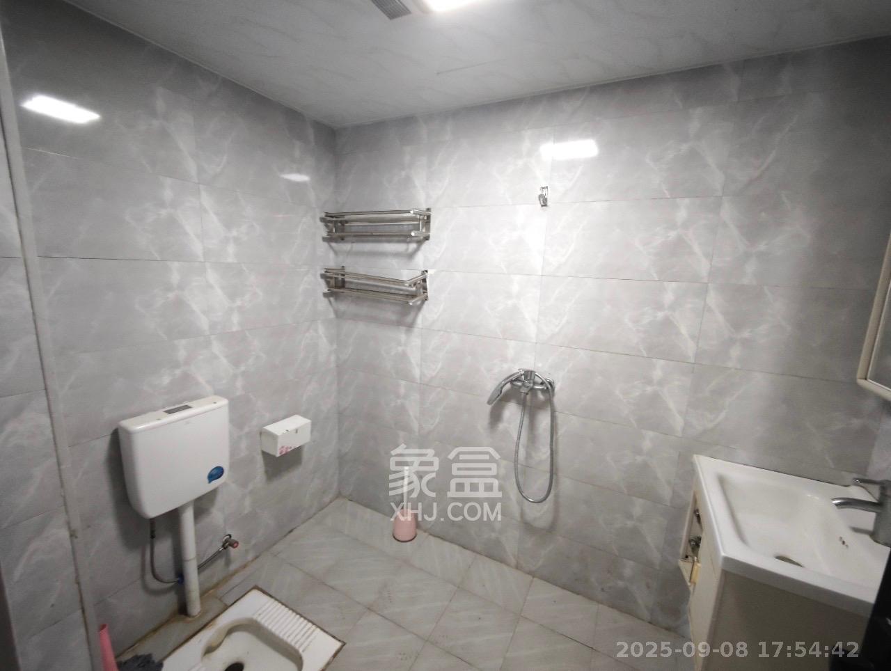 京武浪琴山一、二期 1室1厅1卫 2300.0元/月 京武浪琴山一、二期 1室1厅1卫 2300.0元/月室内图