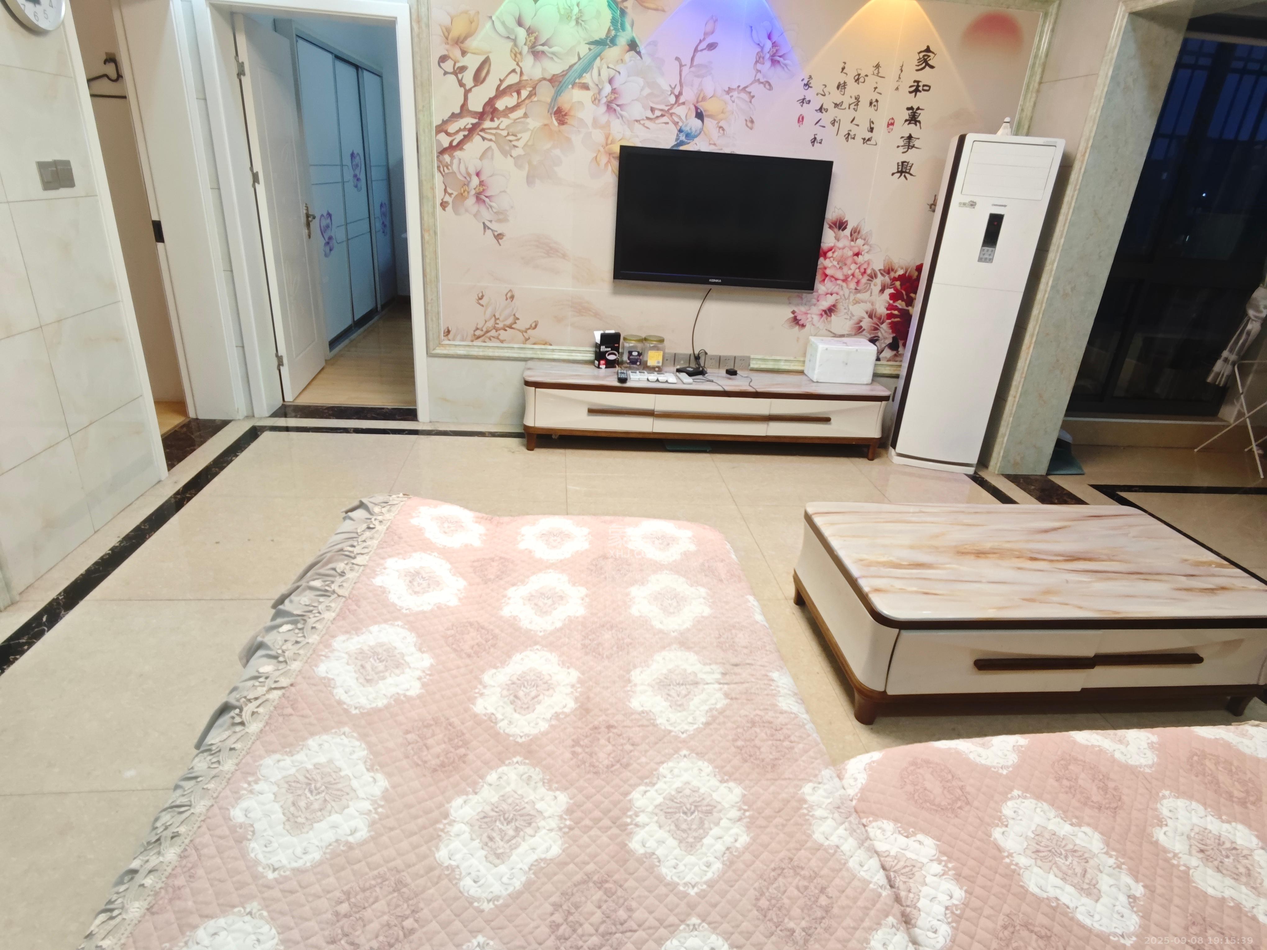 海德公园  3室2厅2卫   2300.00元/月