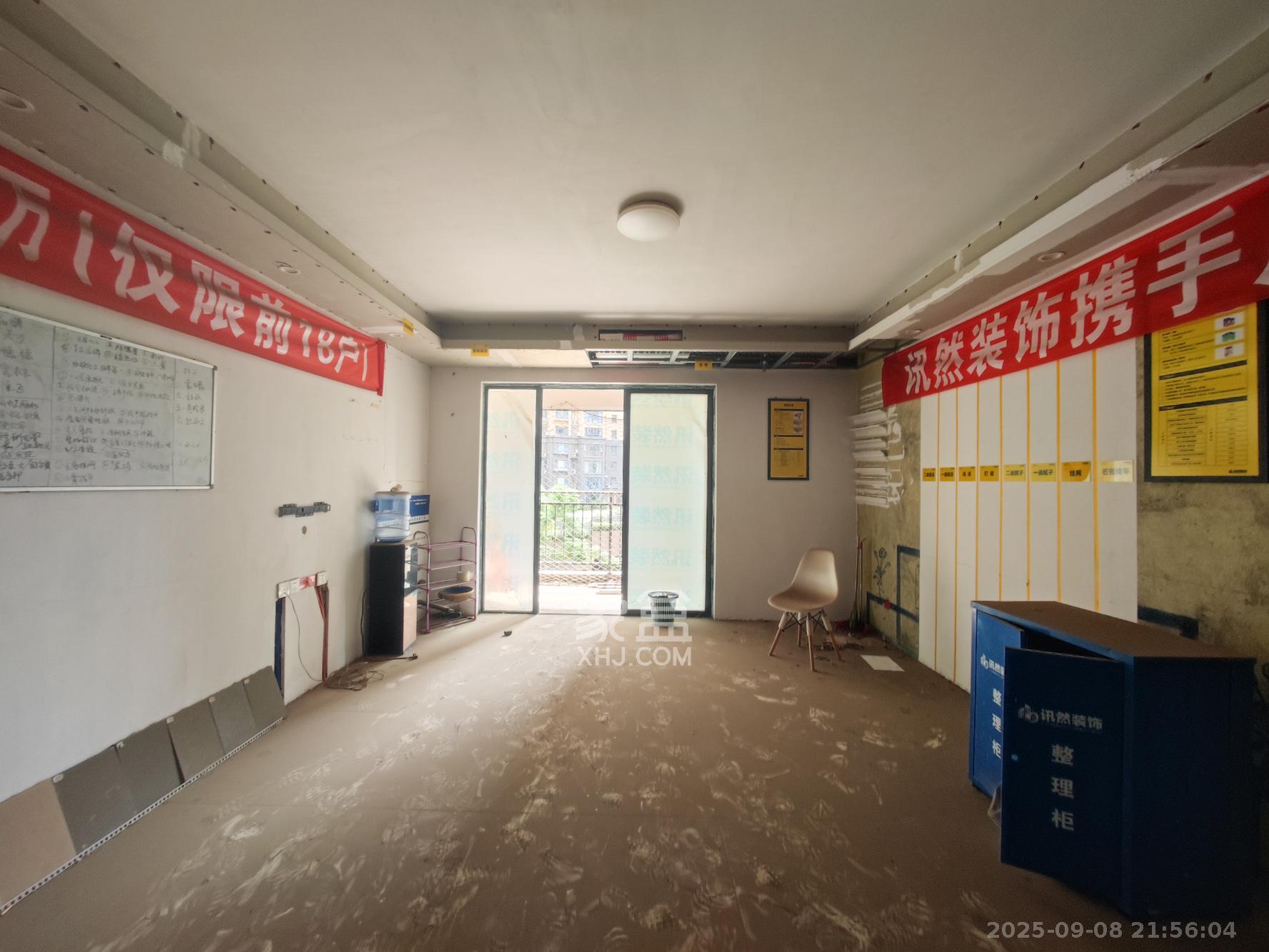 西湖鸿运佳苑  4室2厅2卫    87.0万 西湖鸿运佳苑  4室2厅2卫    87.0万客厅