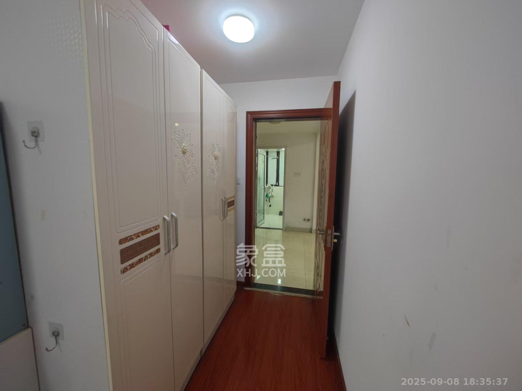 华润凤凰城三期  3室2厅1卫    1800.0元/月 华润凤凰城三期  3室2厅1卫    1800.0元/月室内图