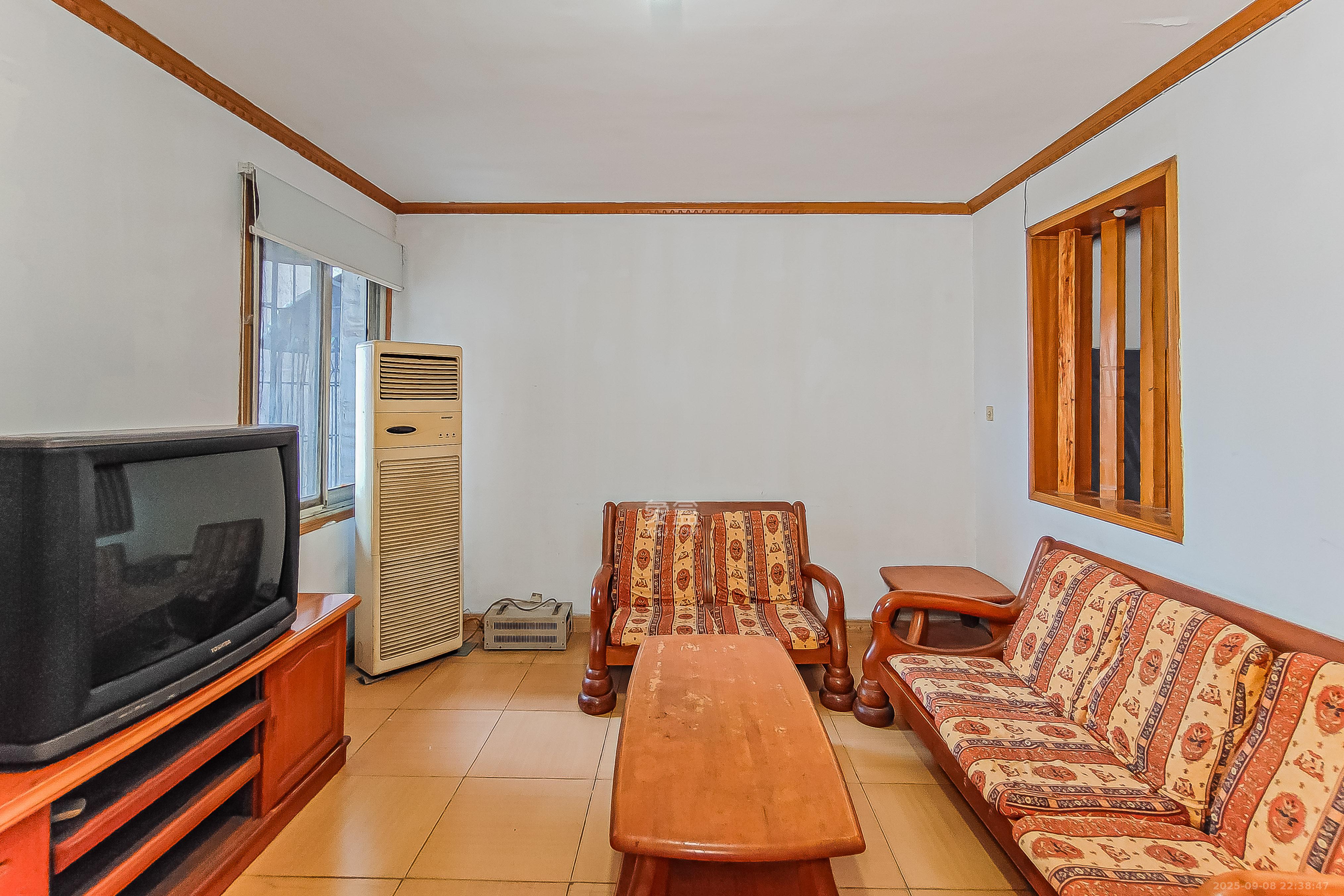 长郡花园  2室1厅1卫    73.0万 长郡花园  2室1厅1卫    73.0万客厅