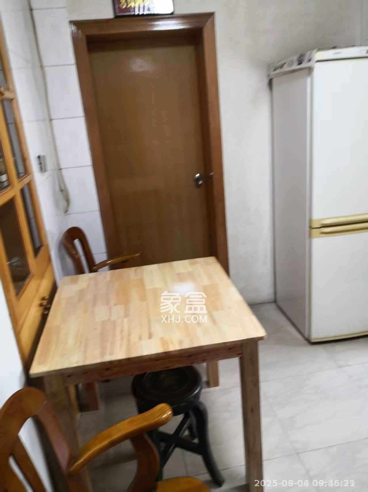 市直属机关宿舍 2室1厅1卫 1700.0元/月 市直属机关宿舍 2室1厅1卫 1700.0元/月室内图