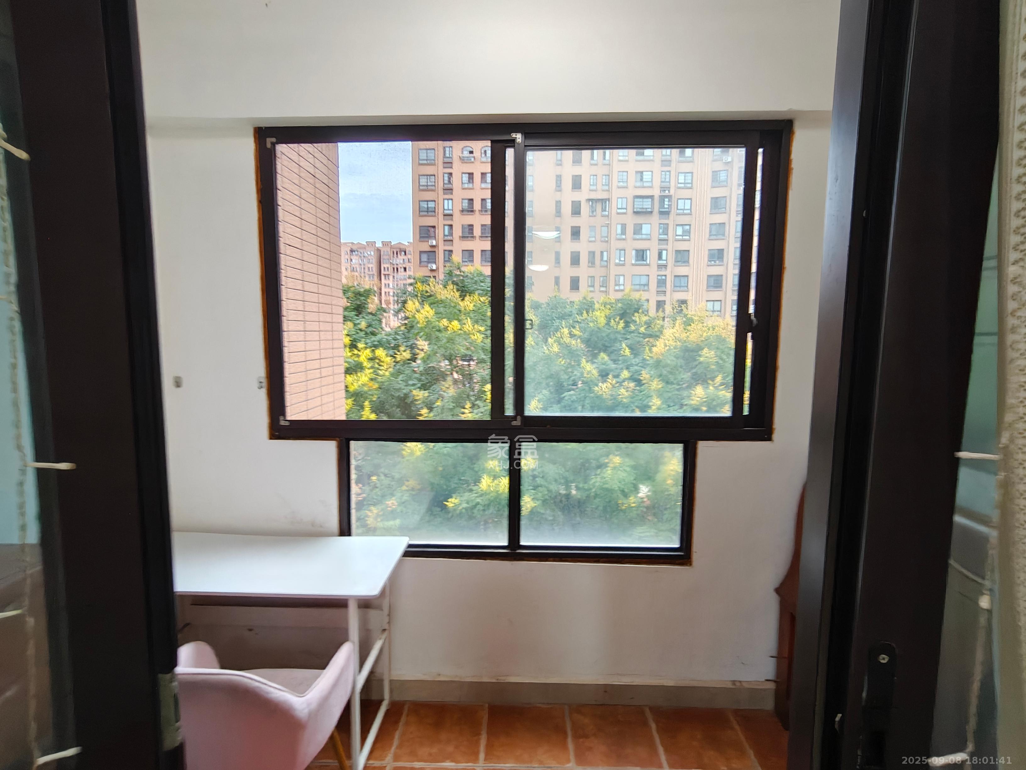 中信凯旋蓝岸(中信新城三期)  3室2厅1卫    1800.0元/月 中信凯旋蓝岸(中信新城三期)  3室2厅1卫    1800.0元/月室内图