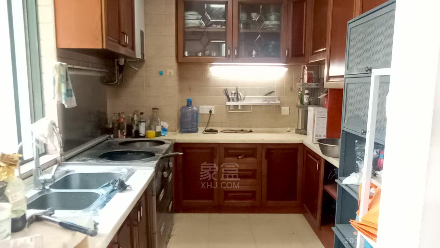 经世皇城 3室2厅2卫 1400.0元/月 经世皇城 3室2厅2卫 1400.0元/月室内图