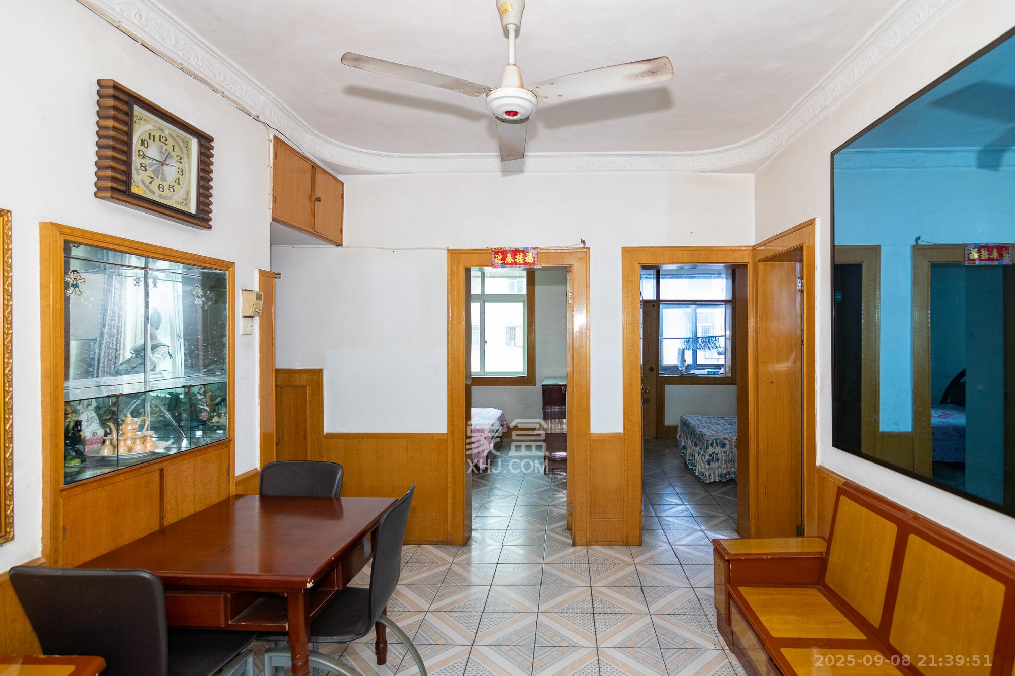 中南村（一二三村）  1室2厅1卫    22.0万客厅