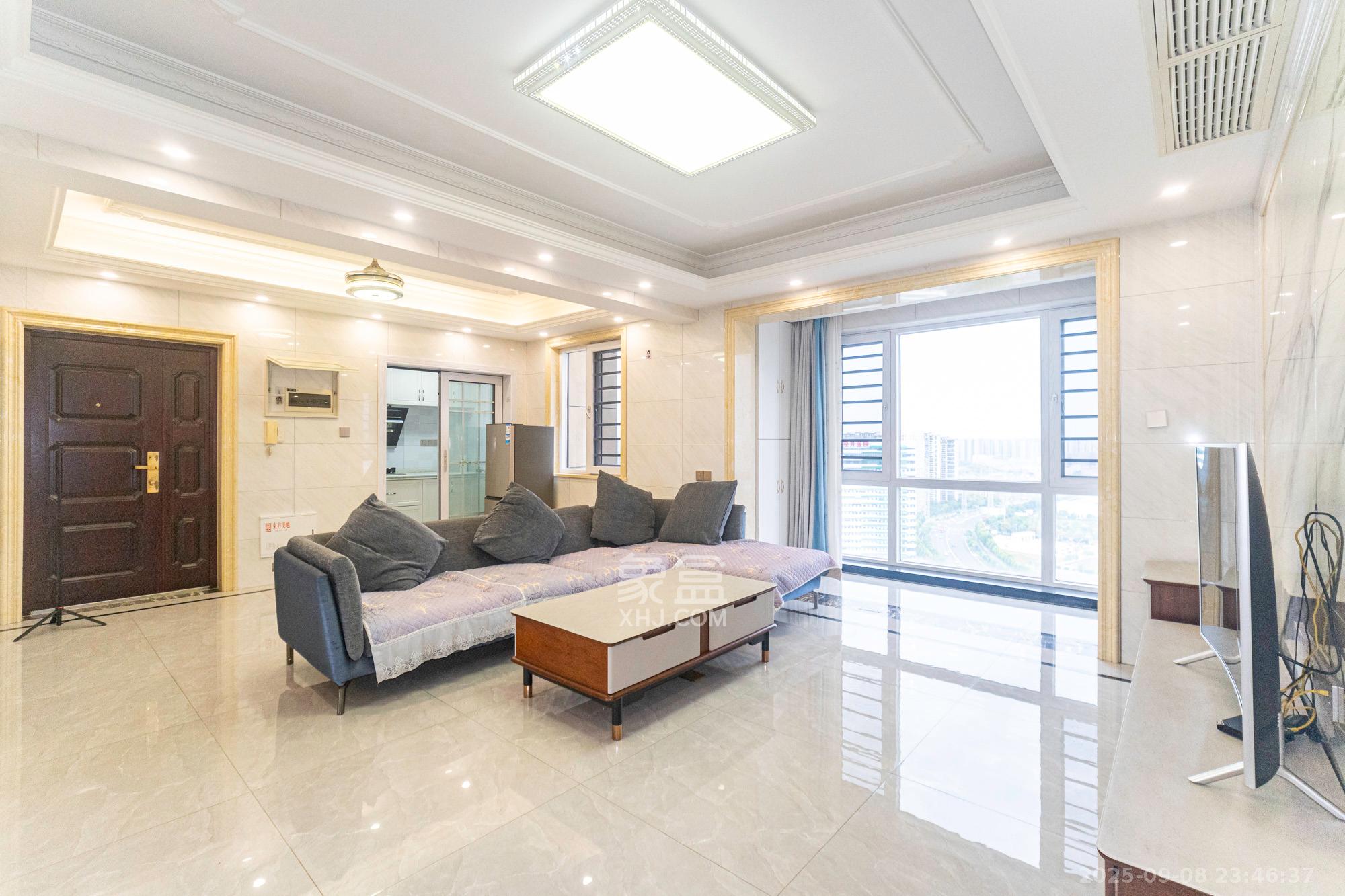 东方美地 3室2厅2卫 89.0万 东方美地 3室2厅2卫 89.0万客厅