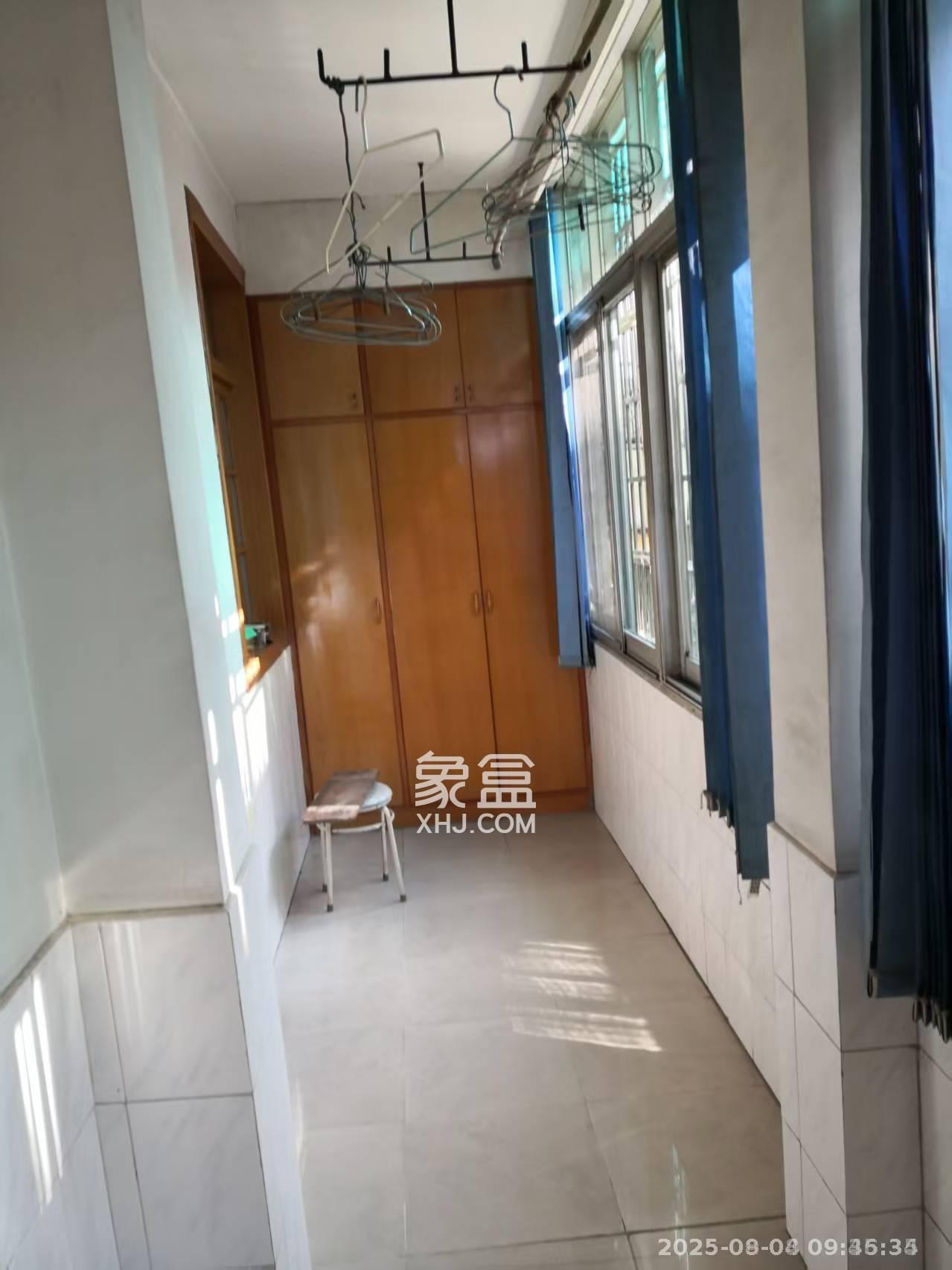 市直属机关宿舍 2室1厅1卫 1700.0元/月 市直属机关宿舍 2室1厅1卫 1700.0元/月室内图