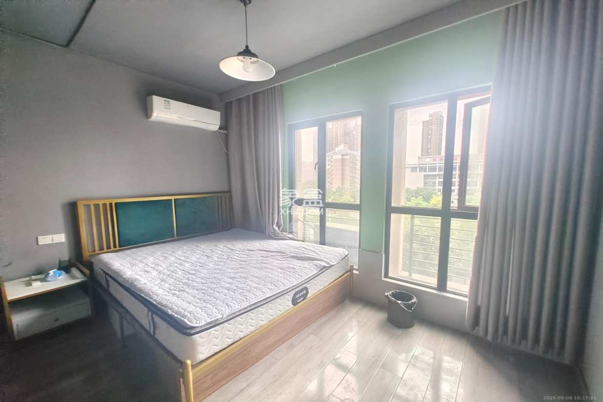 郡原广场 1室1厅1卫 1100.0元/月 郡原广场 1室1厅1卫 1100.0元/月室内图