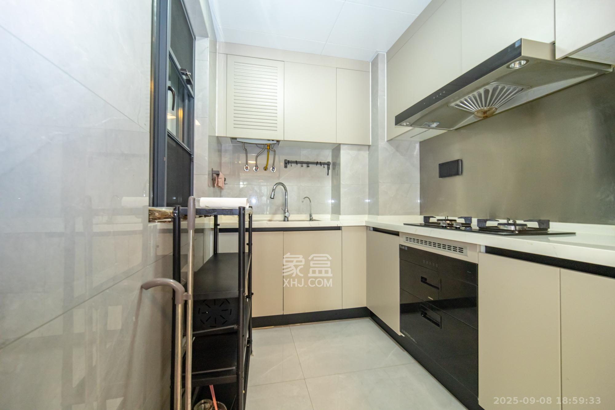 三一云谷  3室2厅2卫    109.8万厨房