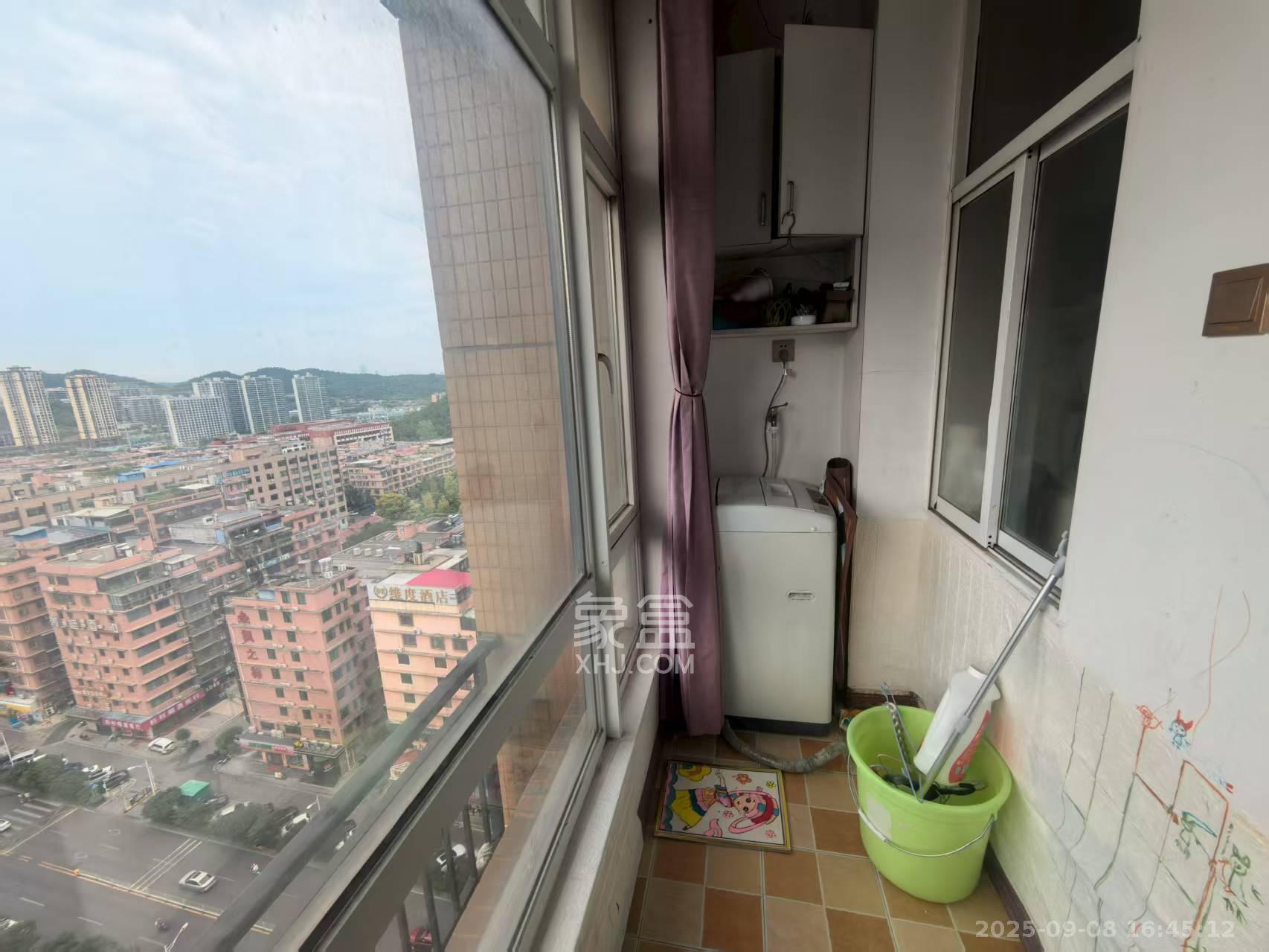 金鼎公园尚  1室1厅1卫    1300.0元/月室内图