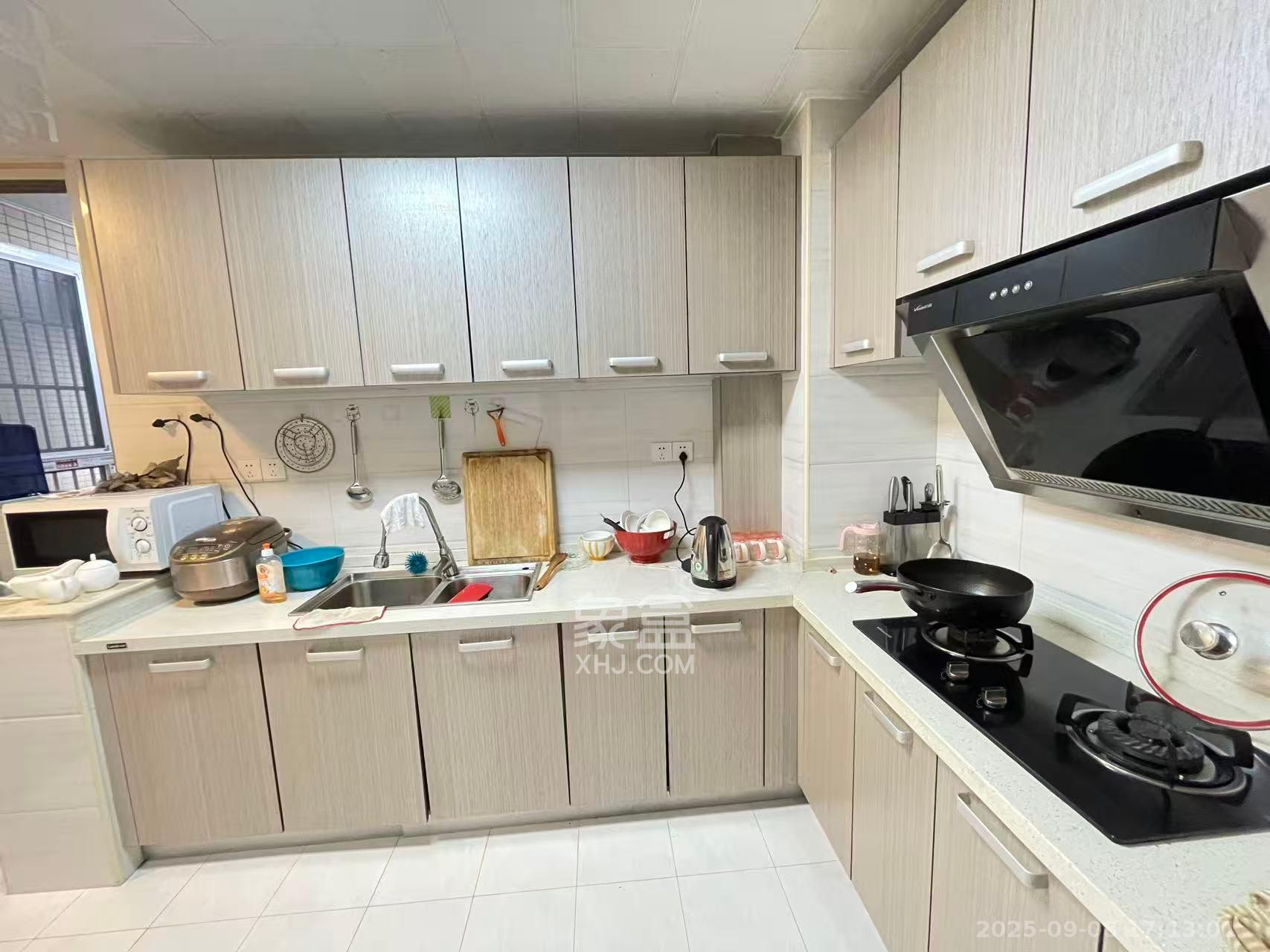 城市山水豪园(山水城市风景) 3室2厅2卫 2700.0元/月 城市山水豪园(山水城市风景) 3室2厅2卫 2700.0元/月室内图