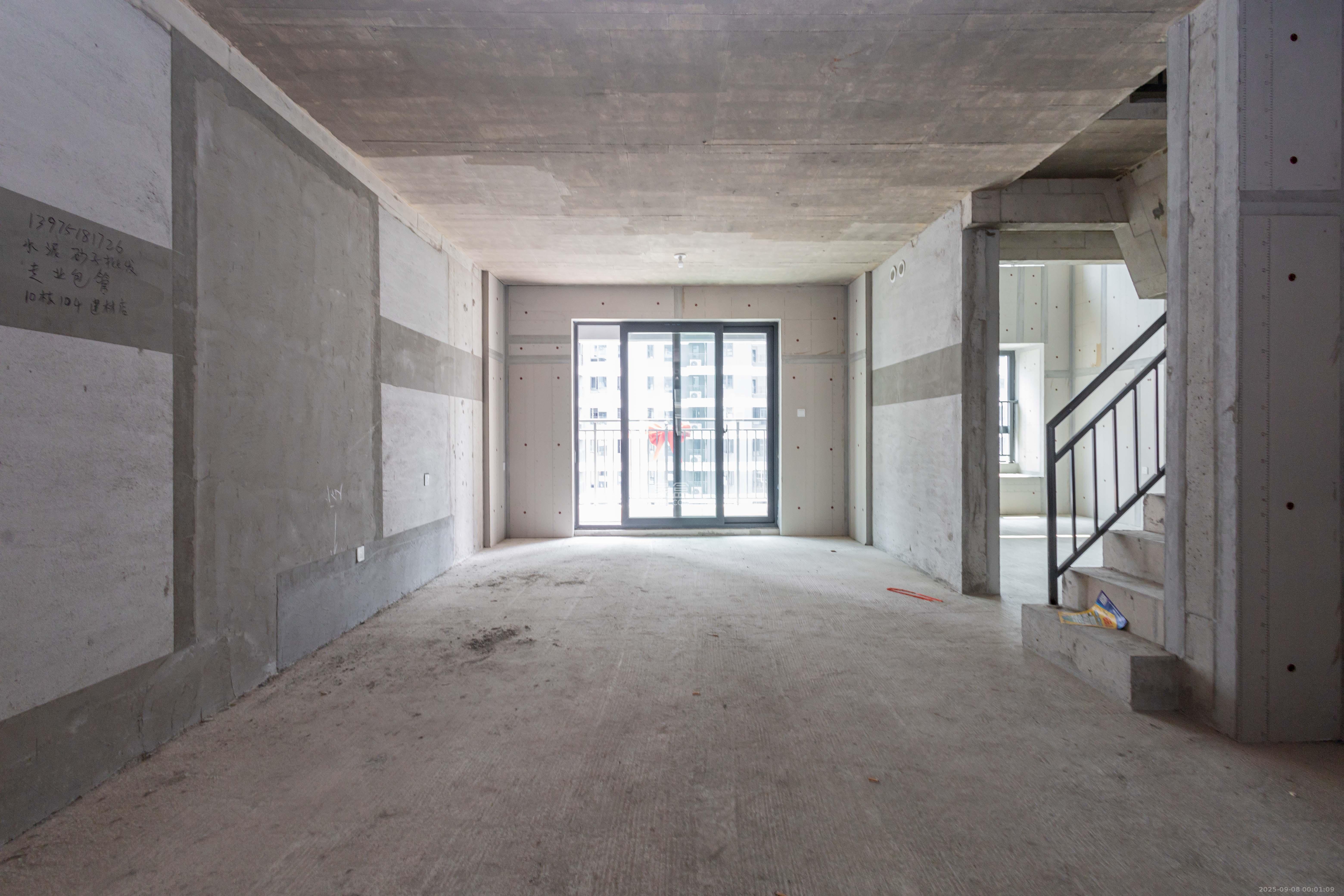 中建桃李九章  4室2厅3卫    186.0万 中建桃李九章  4室2厅3卫    186.0万客厅