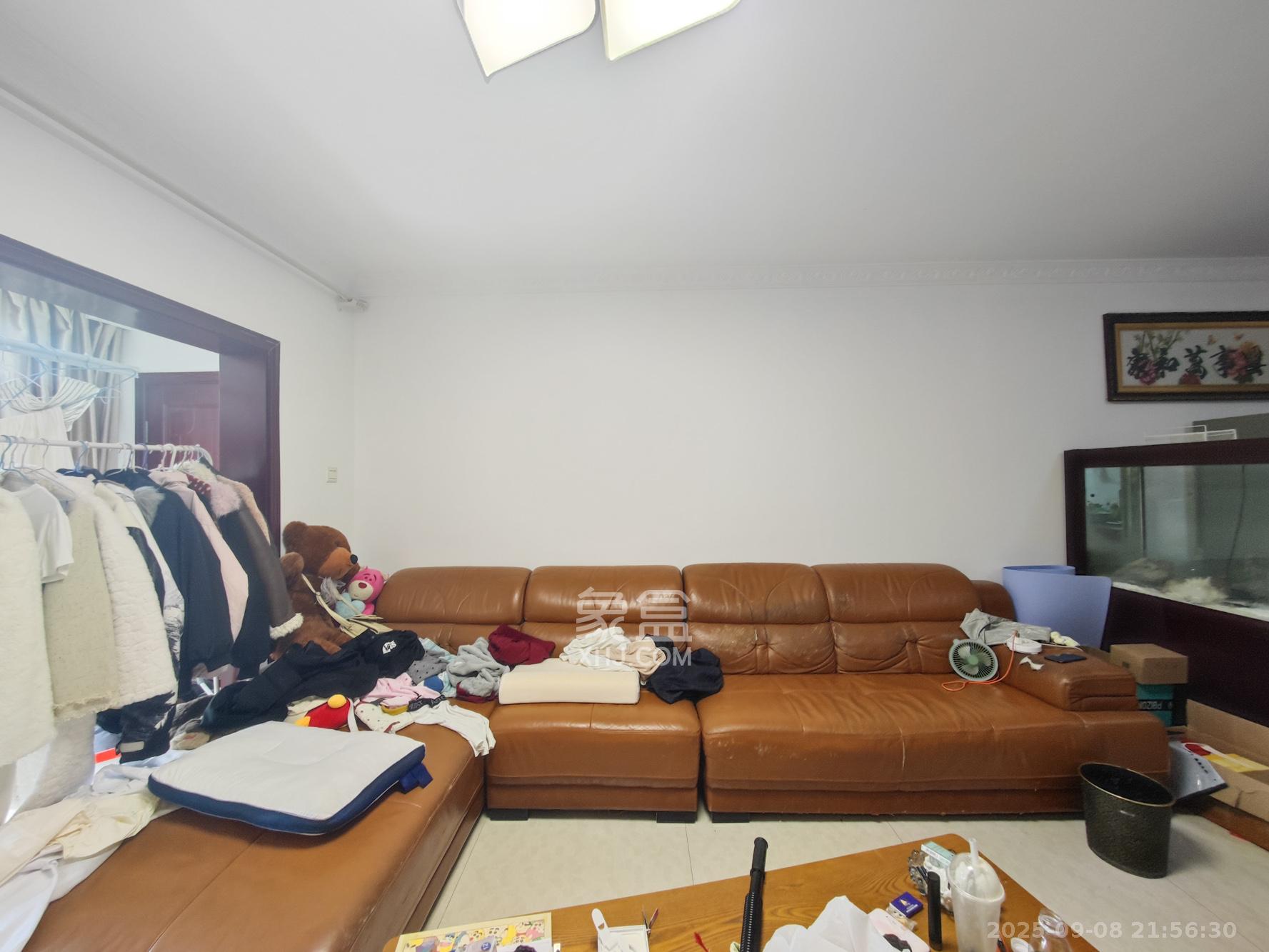 弘欣公寓  2室1厅1卫    48.0万客厅