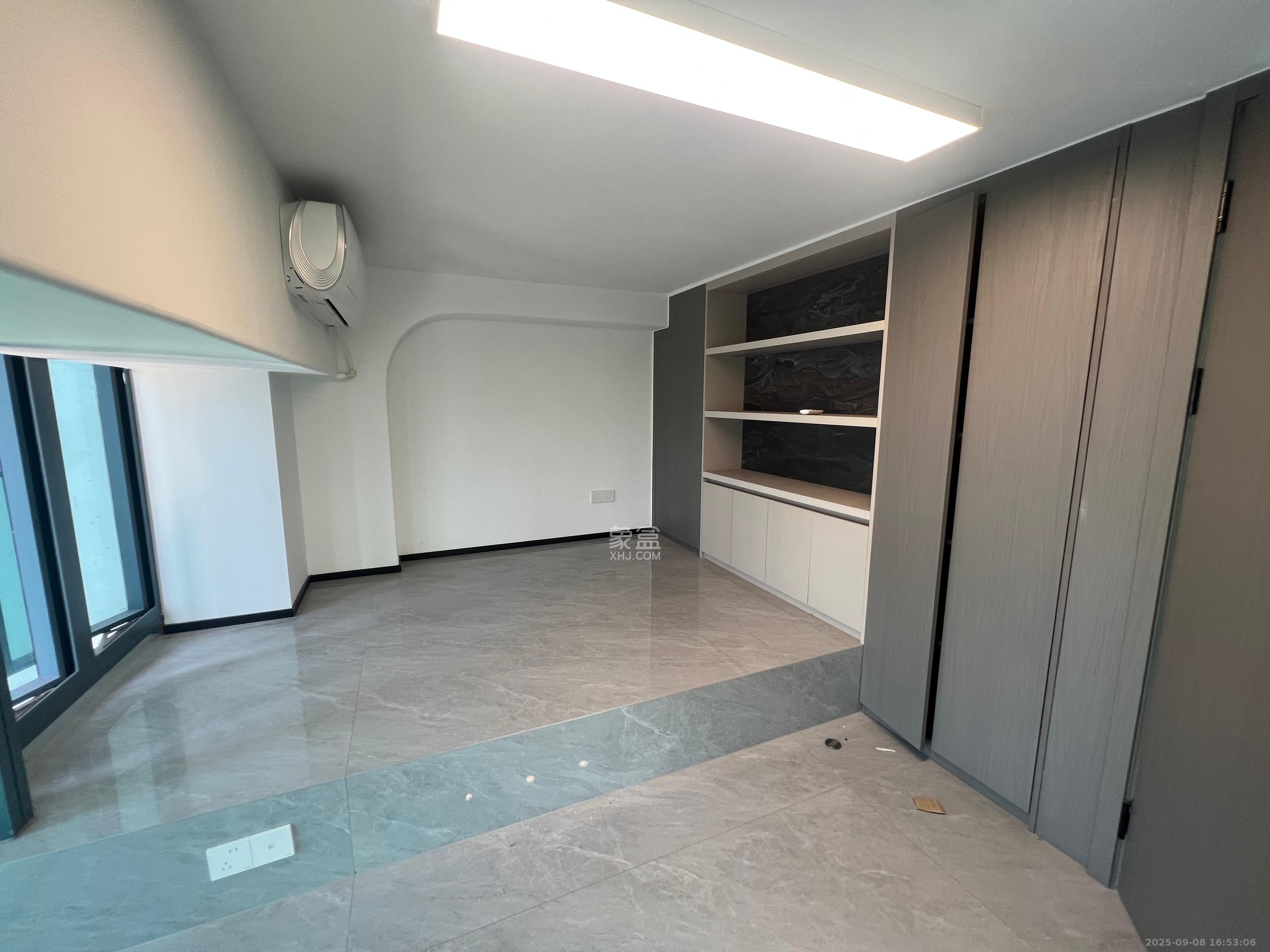 京武浪琴山三期（京武中心）  3室2厅1卫    8200.0元/月室内图