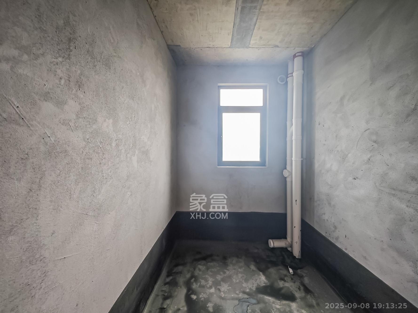 地铁中建江山玖樾  4室2厅2卫    325.0万卫生间