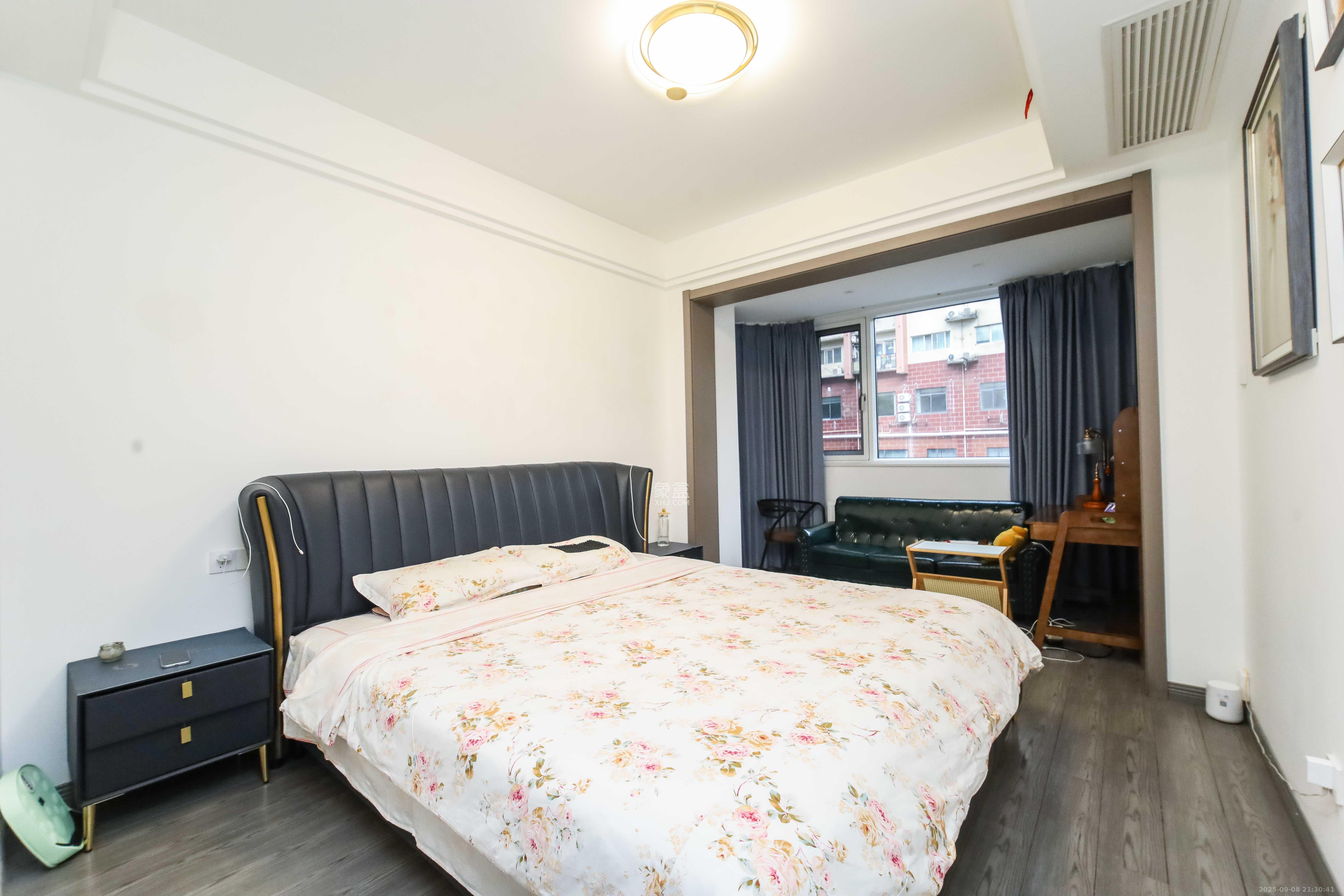 腾达家园（市交通局职工宿舍）  5室3厅2卫    210.0万卧室