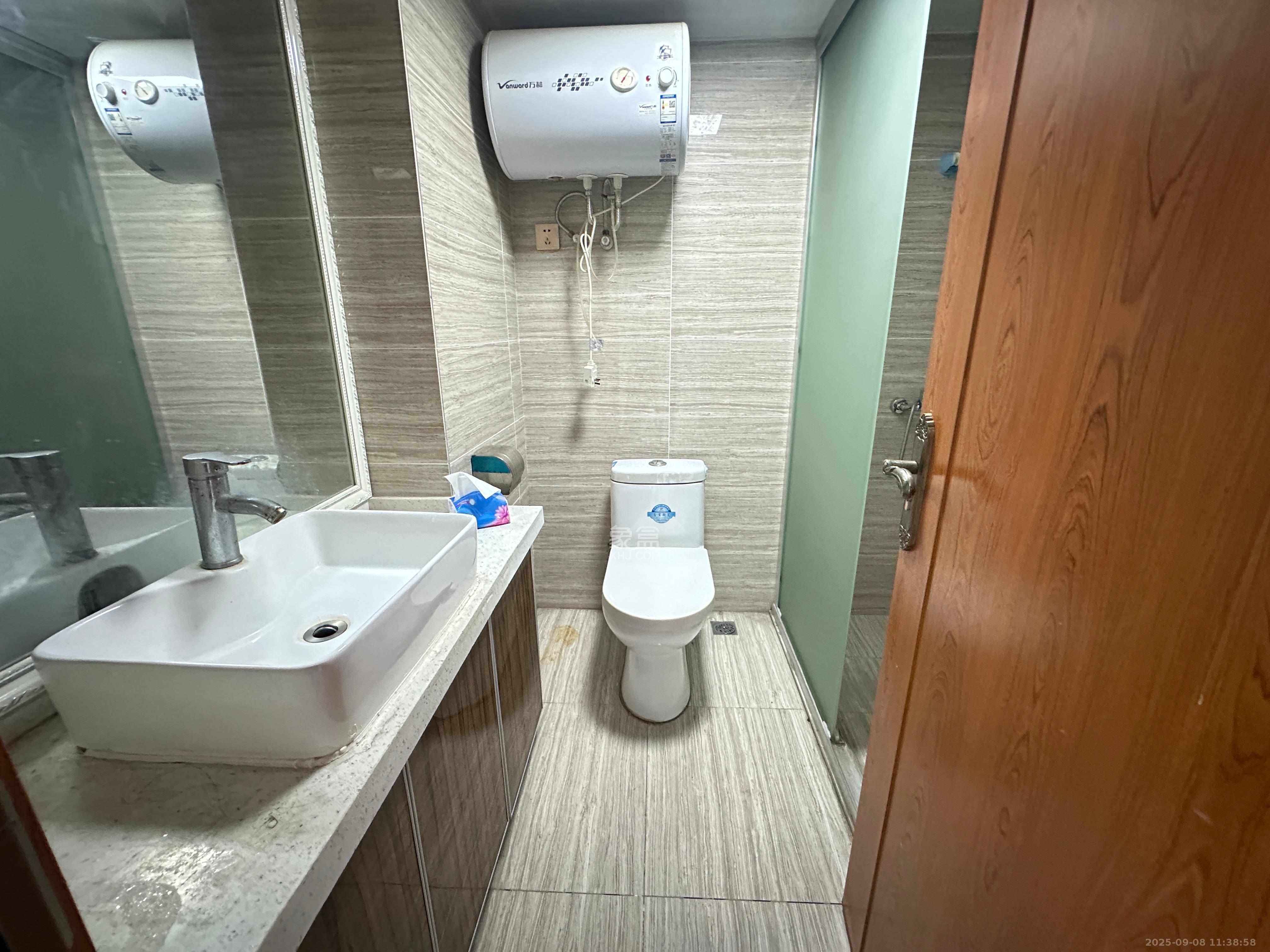 保利国际广场  1室2厅1卫    4500.0元/月室内图