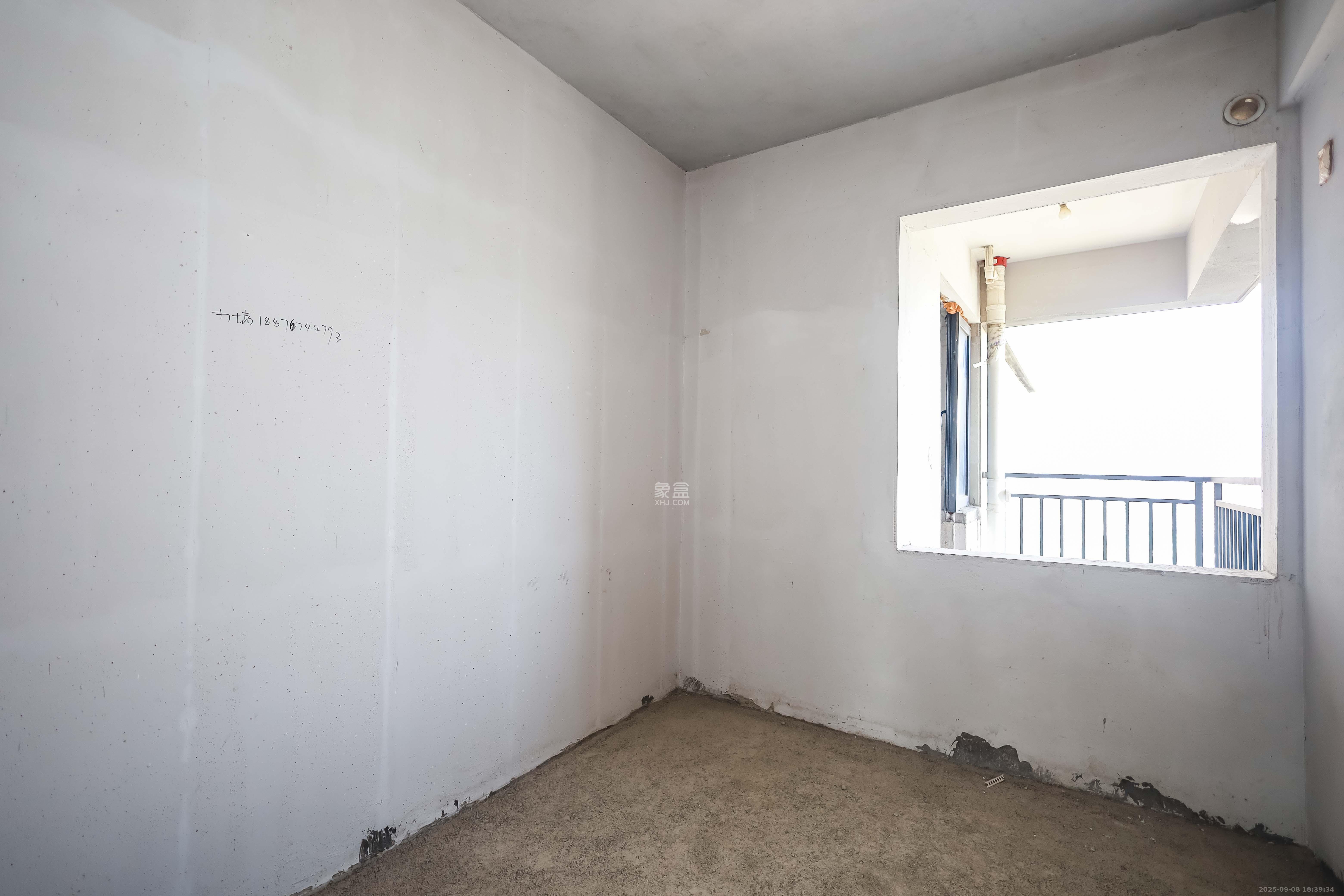 金侨风华府  4室2厅2卫    116.8万 金侨风华府  4室2厅2卫    116.8万卧室