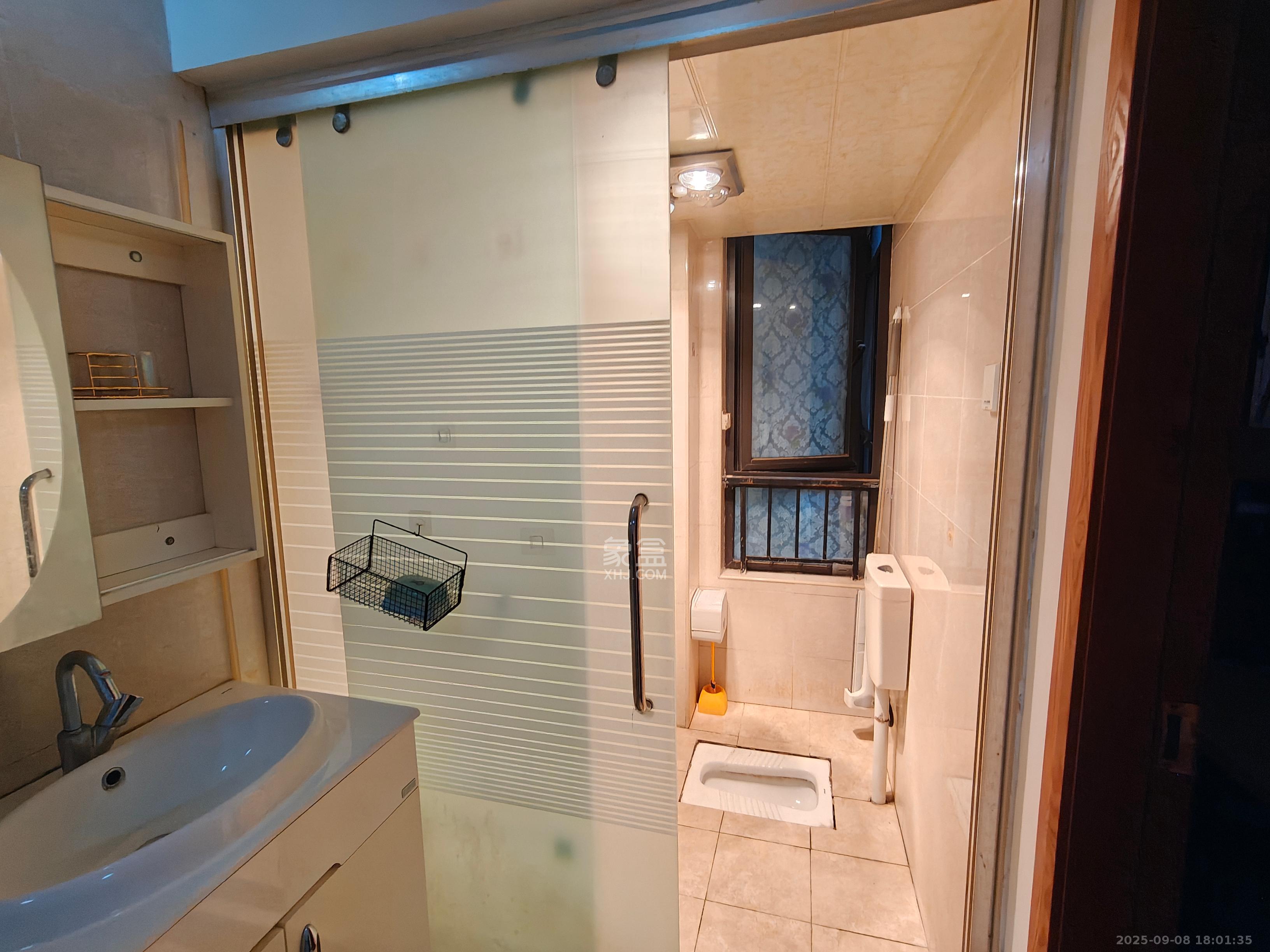 中信凯旋蓝岸(中信新城三期)  3室2厅1卫    1800.0元/月 中信凯旋蓝岸(中信新城三期)  3室2厅1卫    1800.0元/月室内图