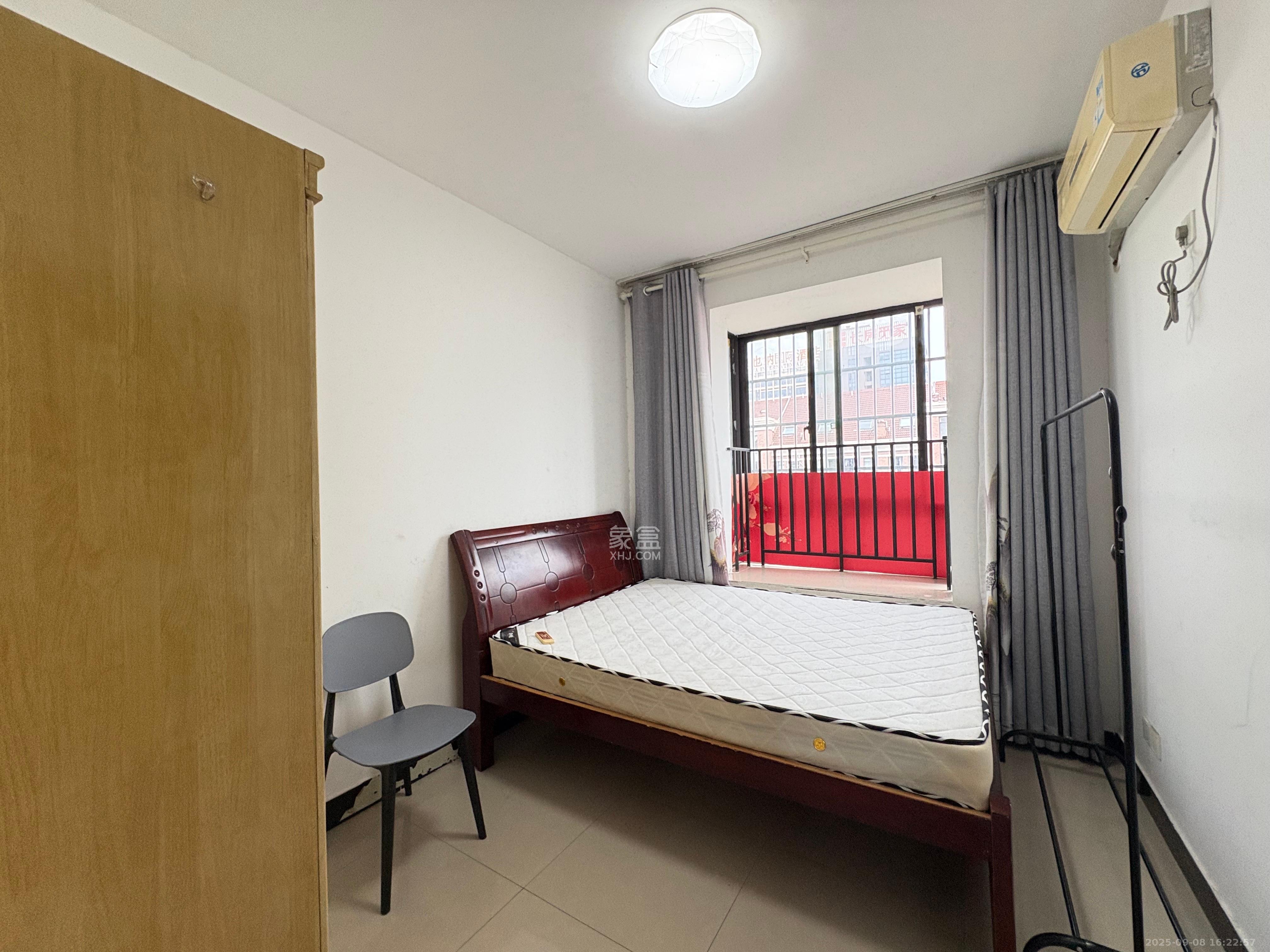 华润凤凰城一期  3室2厅1卫    1800.0元/月 华润凤凰城一期  3室2厅1卫    1800.0元/月室内图