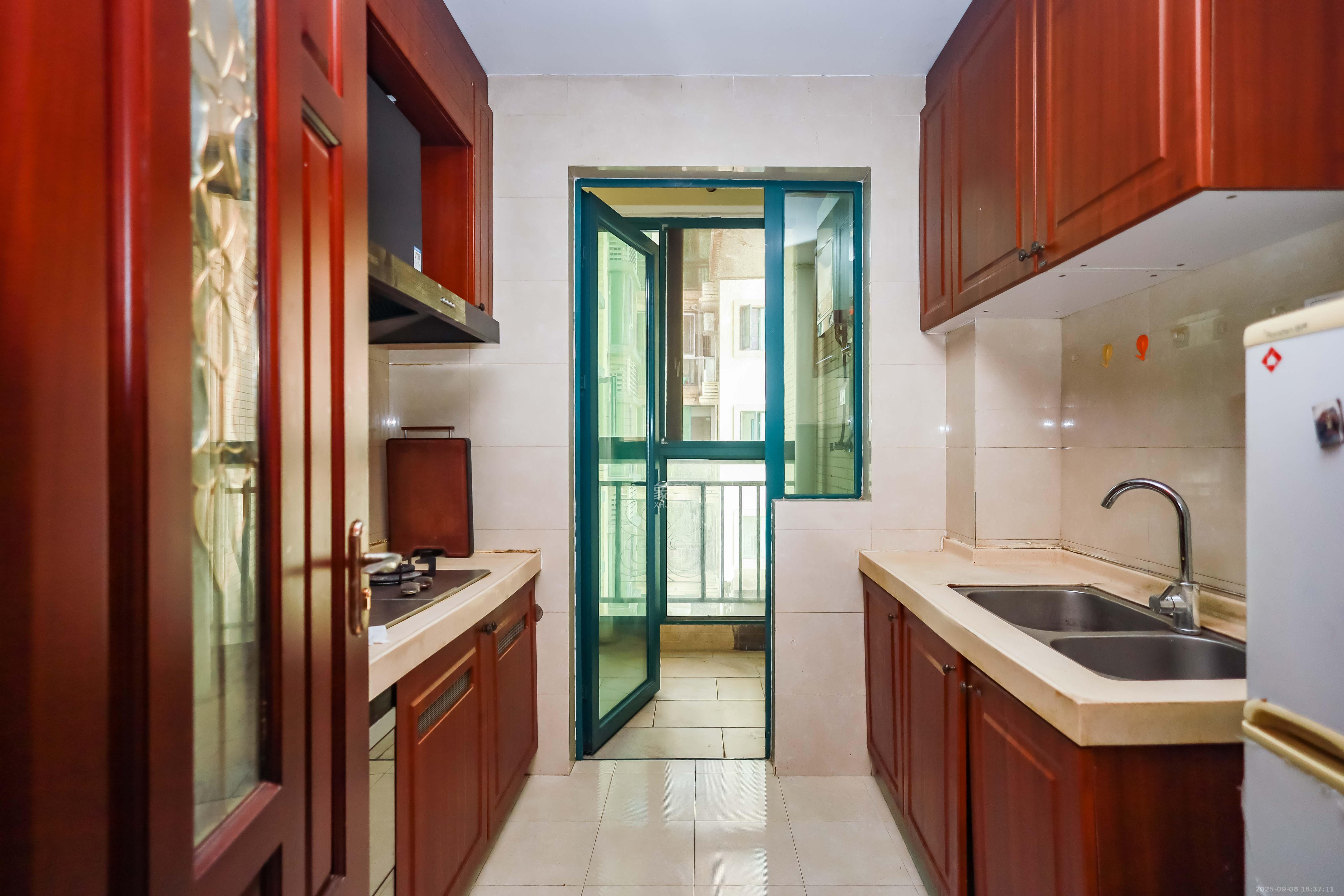 恒大华府 2室2厅1卫 120.0万 恒大华府 2室2厅1卫 120.0万厨房