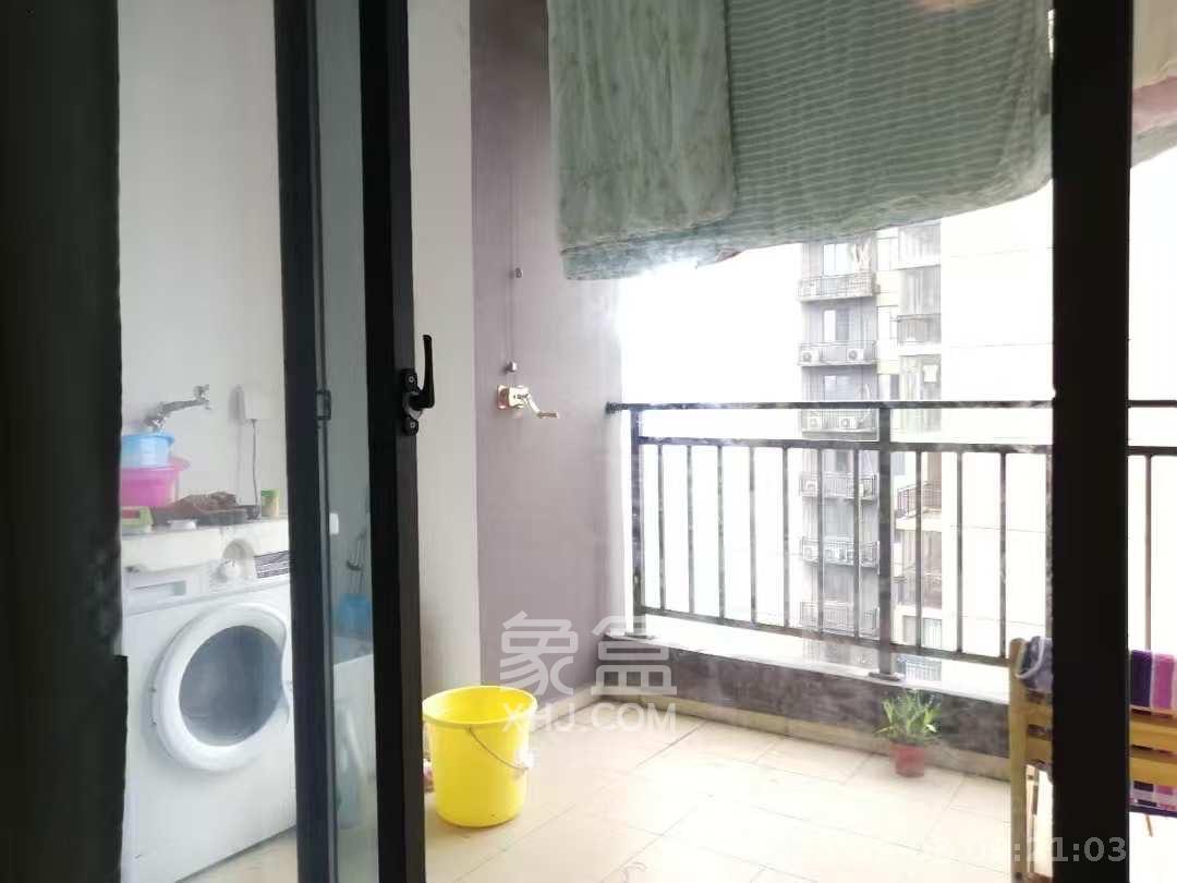 麓谷小镇 1室2厅1卫 2200.0元/月 麓谷小镇 1室2厅1卫 2200.0元/月室内图