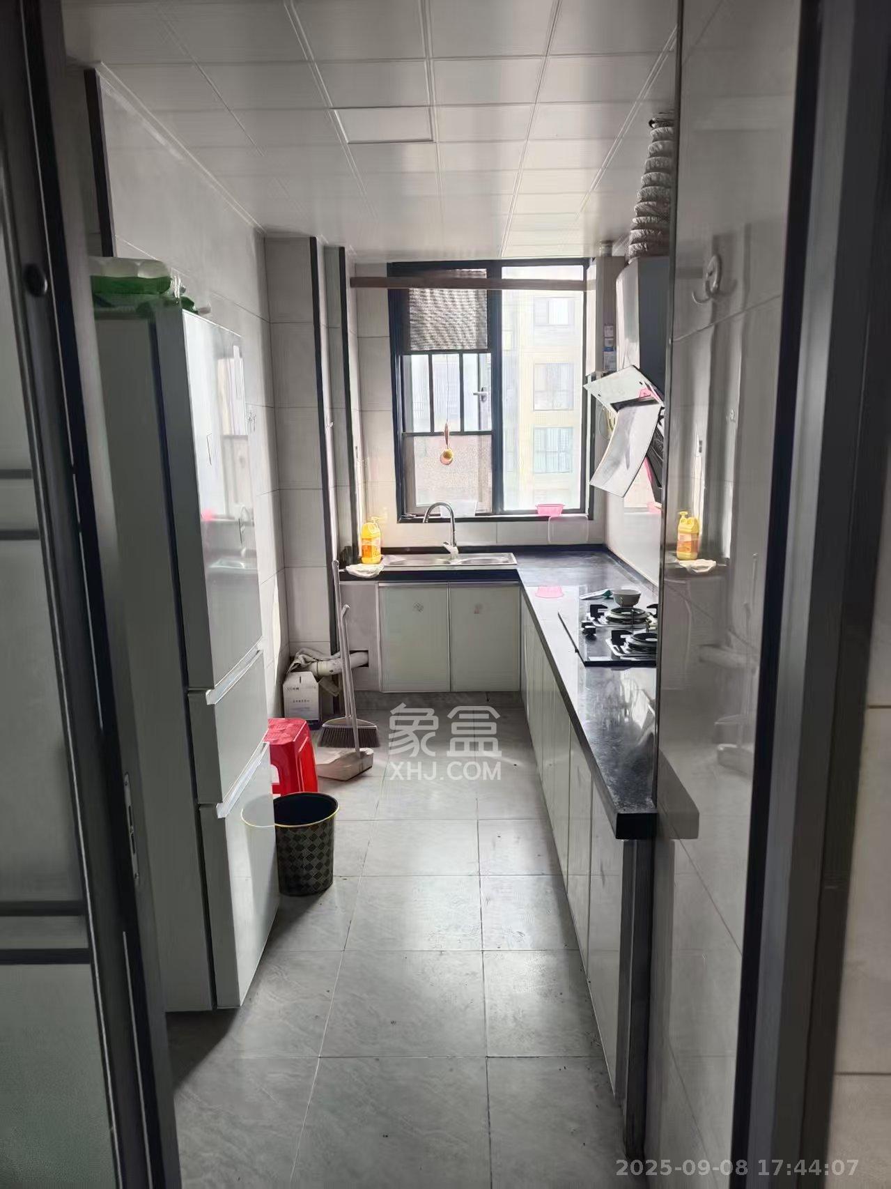 中南国际眼镜城(中伟商业中心) 2室2厅1卫 1800.0元/月 中南国际眼镜城(中伟商业中心) 2室2厅1卫 1800.0元/月室内图