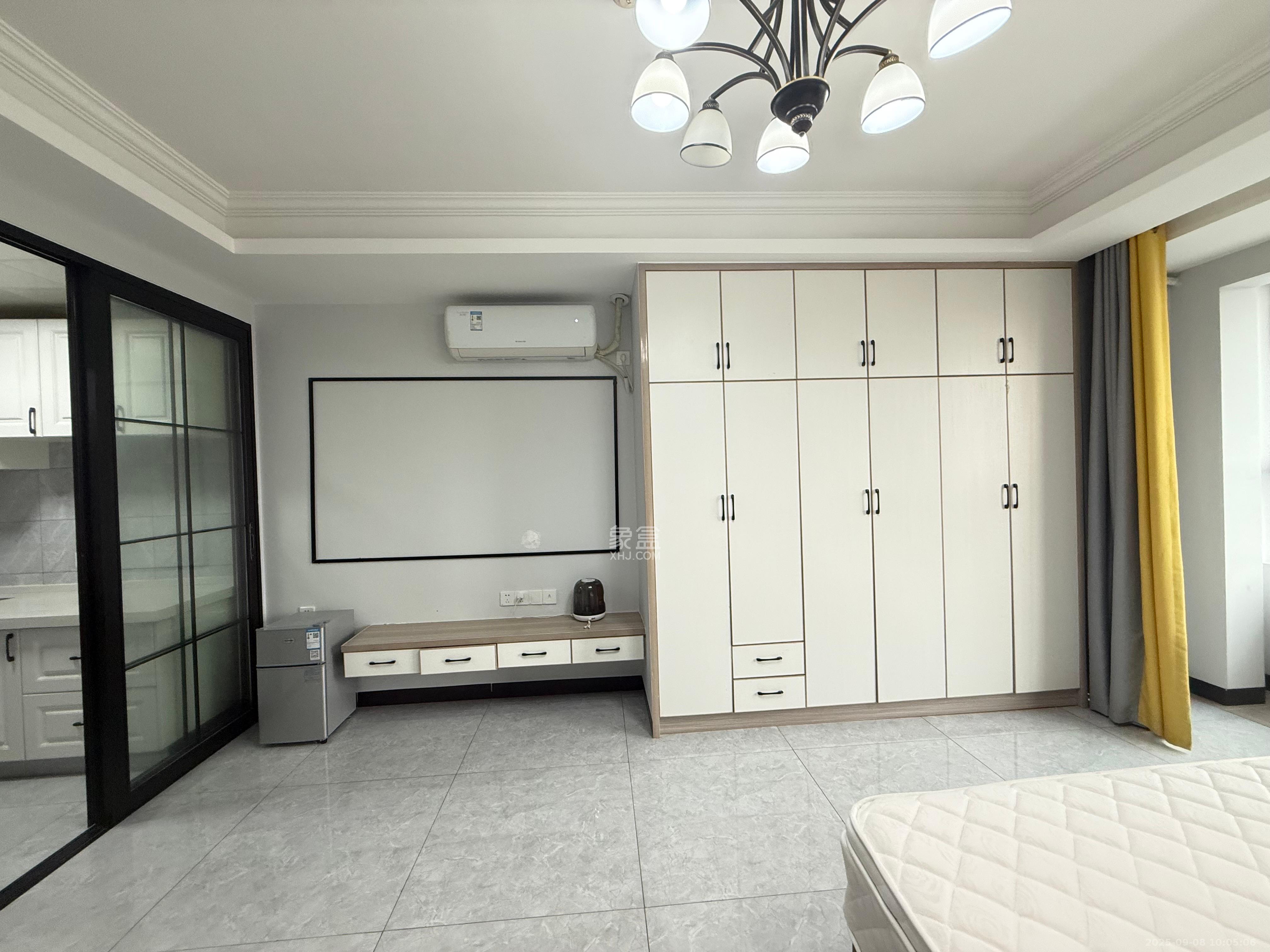 世景国际广场  1室0厅0卫    1400.0元/月 世景国际广场  1室0厅0卫    1400.0元/月室内图1