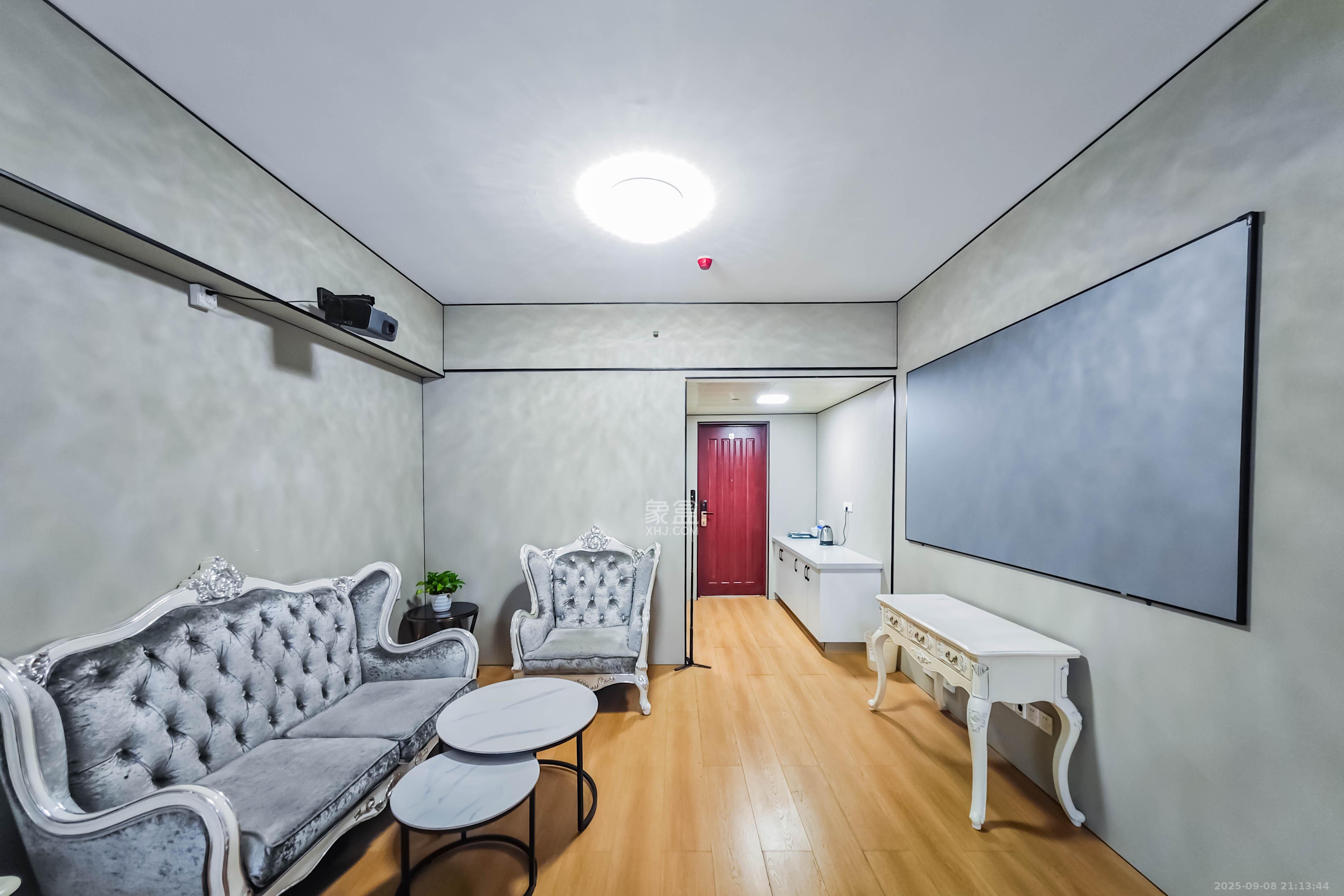 京武浪琴山一、二期  1室1厅1卫    48.0万客厅