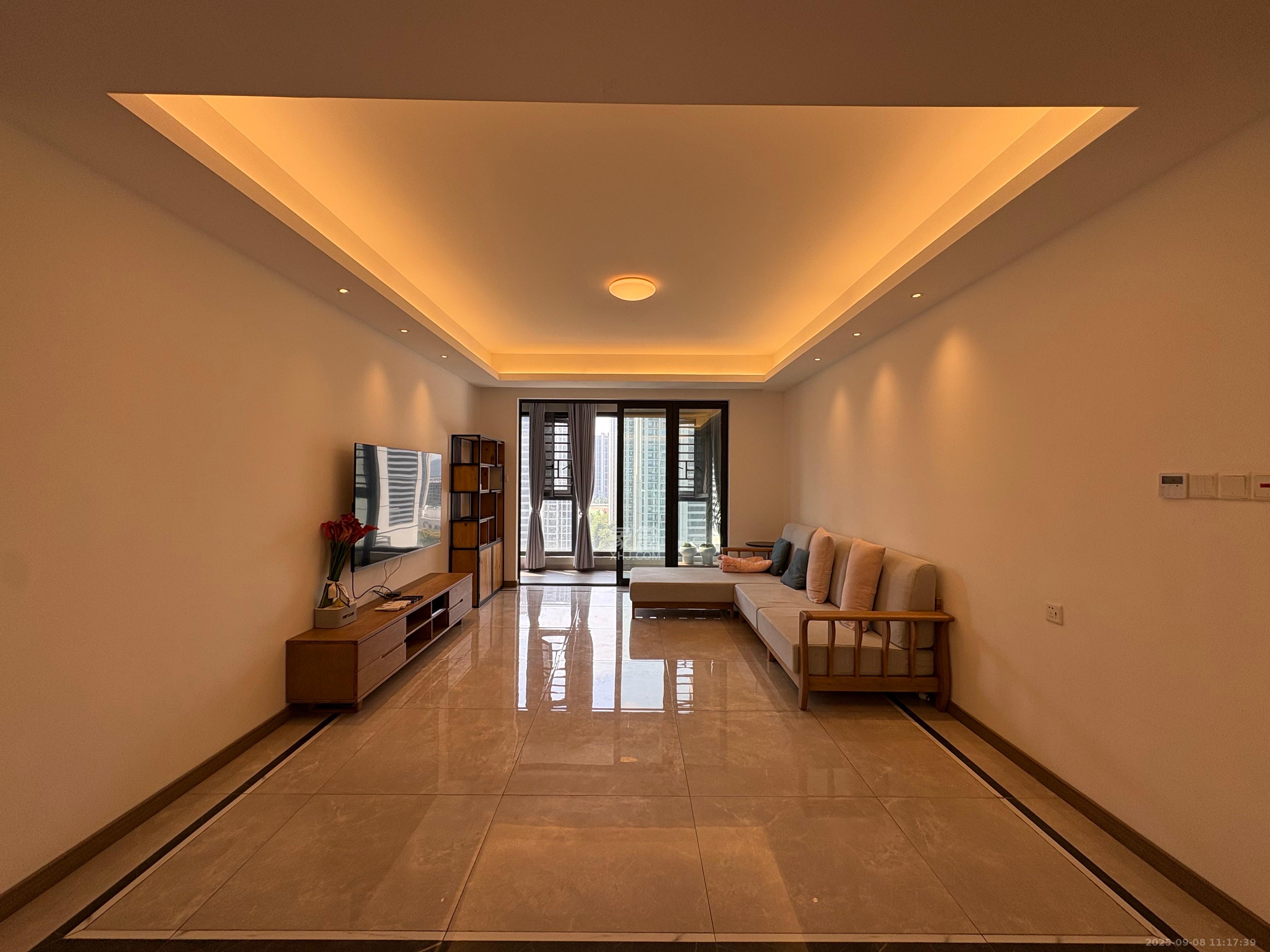 映客龙湖璟翠公馆（映客龙湖璟翠中心）  4室2厅2卫    3600.0元/月室内图