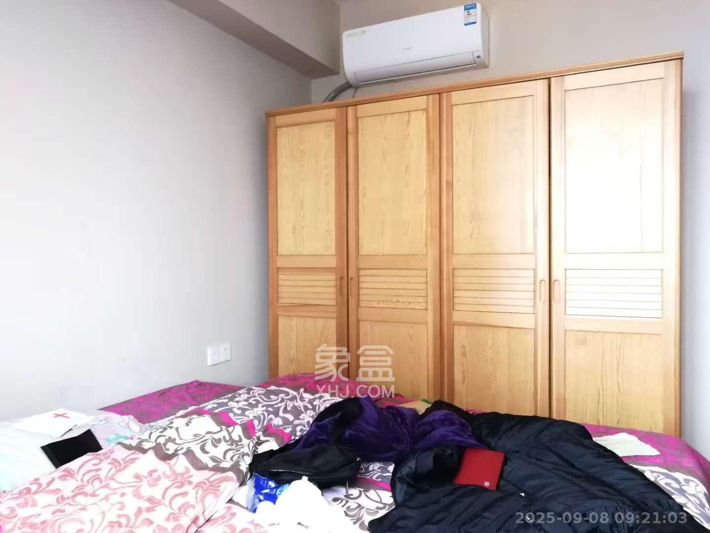 麓谷小镇  1室2厅1卫    2200.0元/月室内图