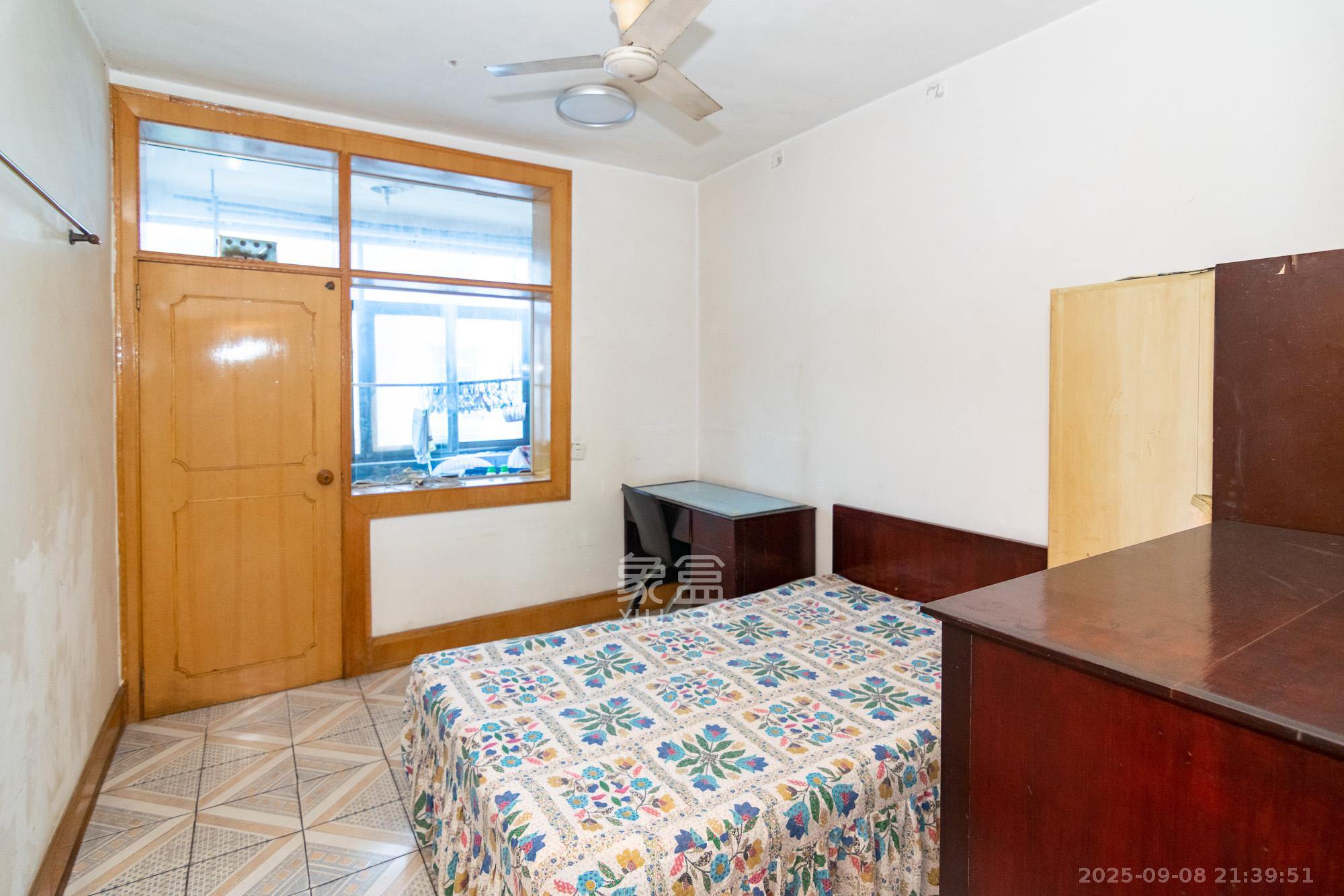 中南村（一二三村）  1室2厅1卫    22.0万卧室