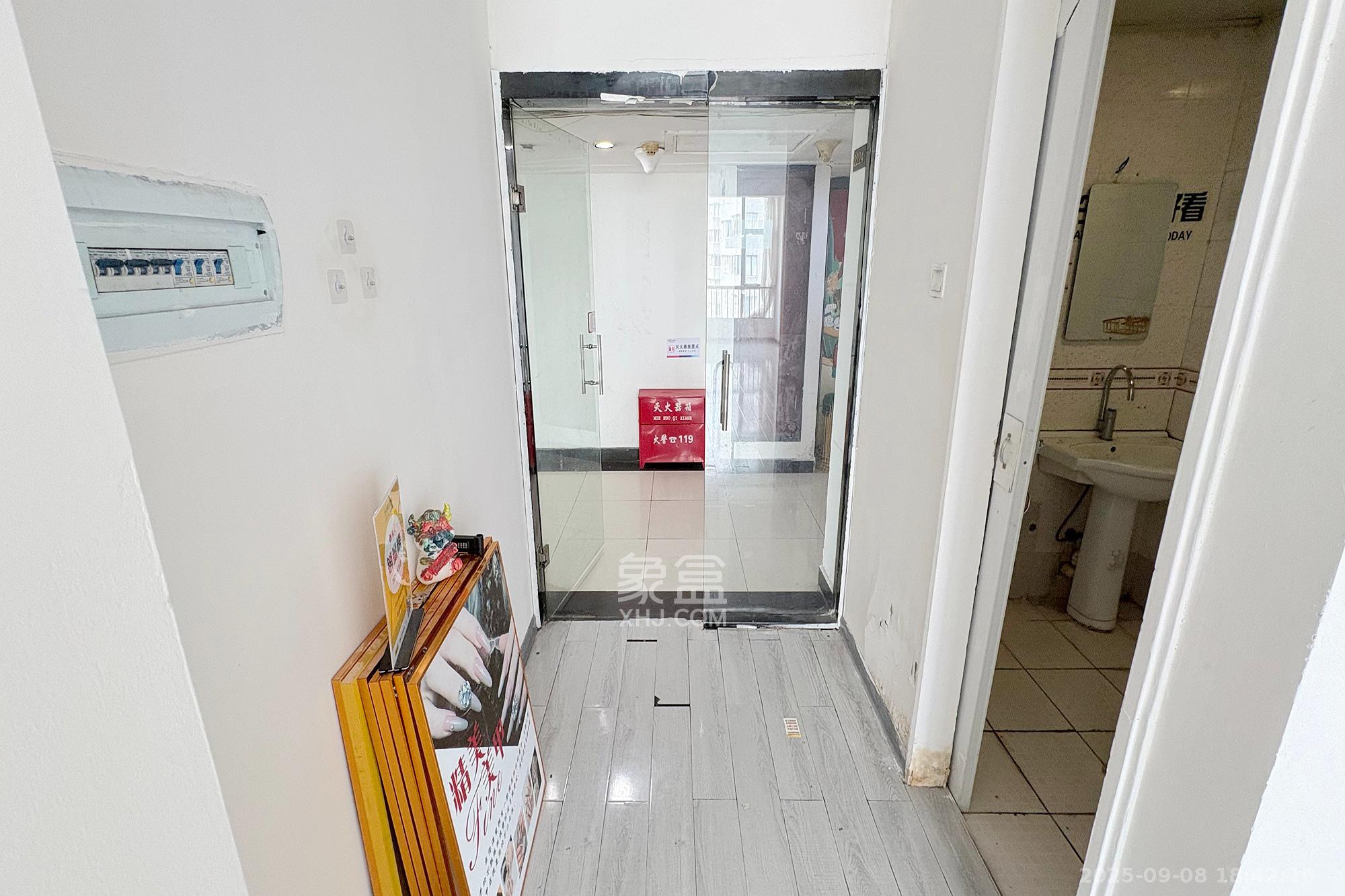 五一新干线 1室1厅1卫 2100.0元/月 五一新干线 1室1厅1卫 2100.0元/月室内图