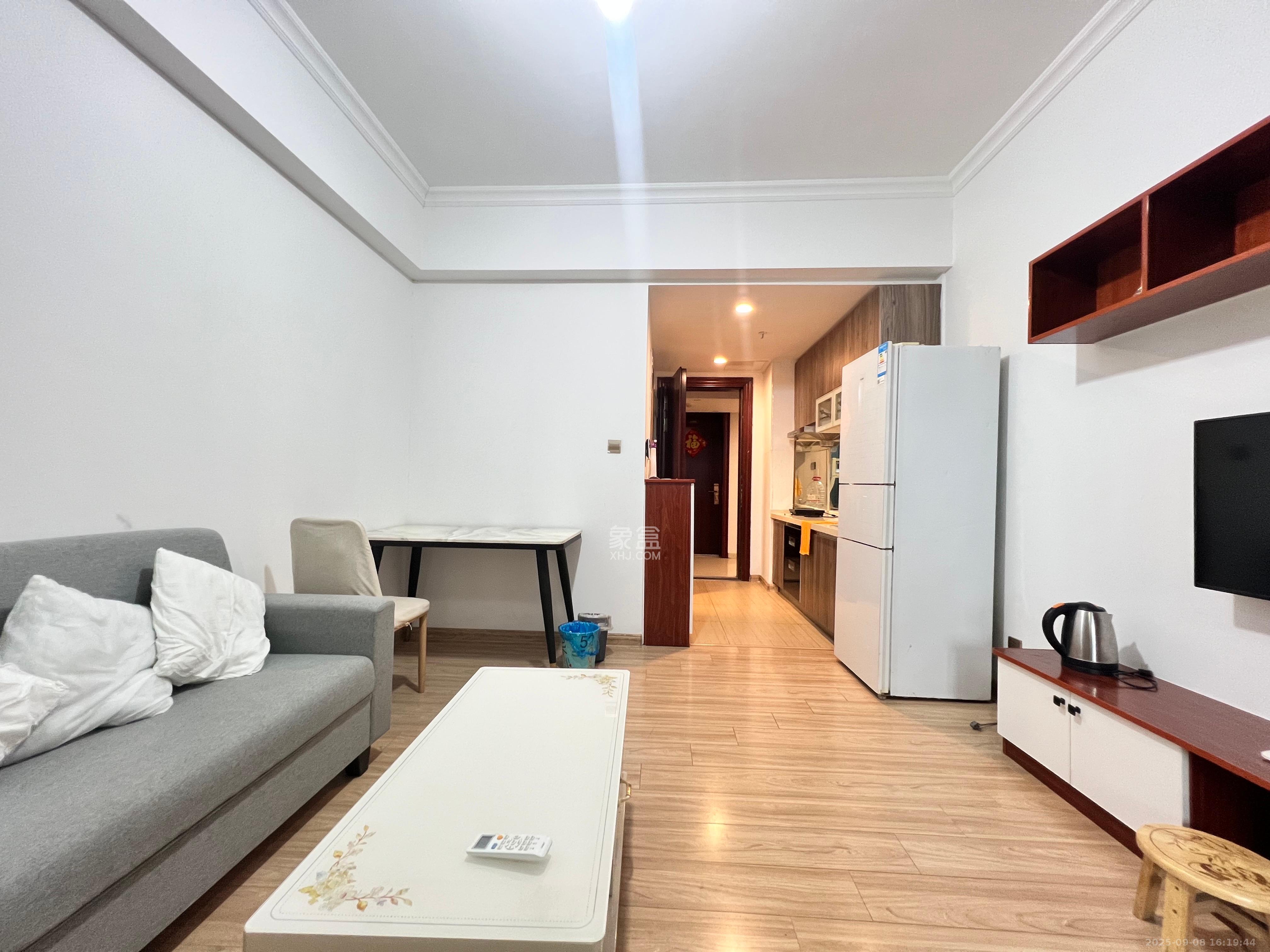 碧桂园星城首府  1室1厅1卫    1300.0元/月室内图