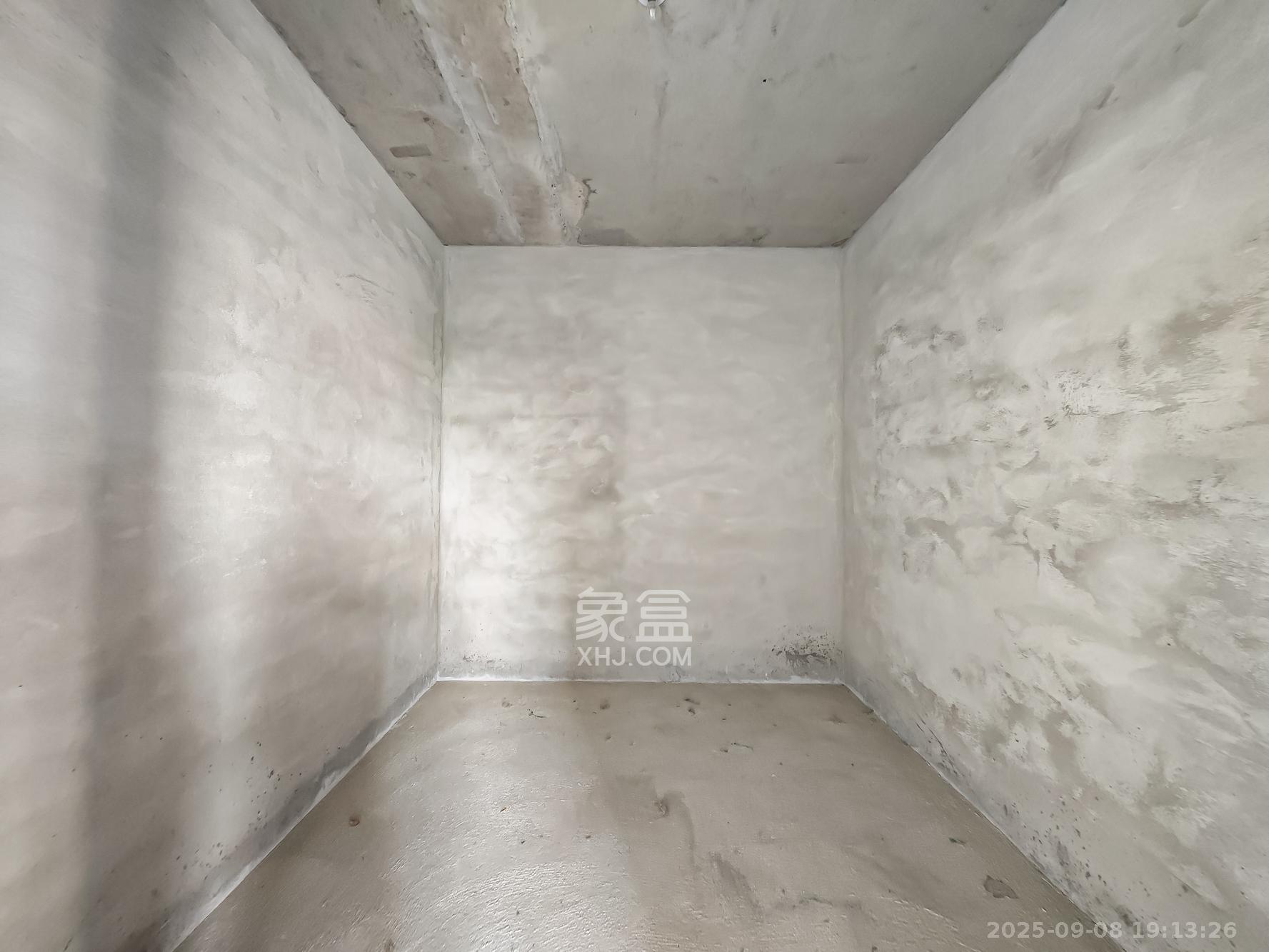 地铁中建江山玖樾  4室2厅2卫    325.0万其他