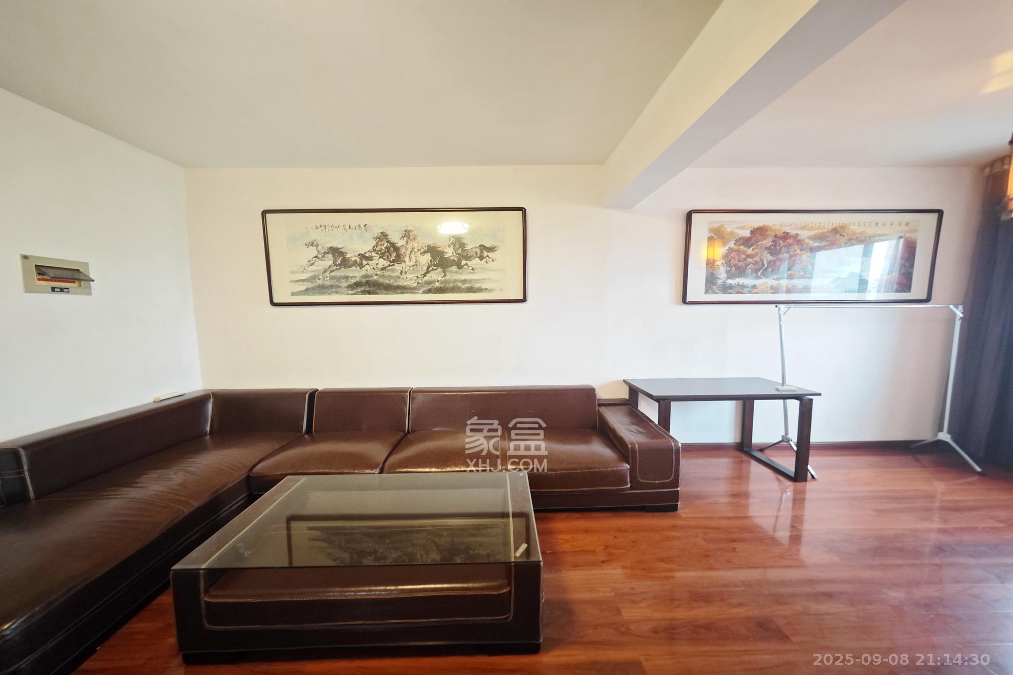 中江佳境天成 2室1厅1卫 52.8万 中江佳境天成 2室1厅1卫 52.8万客厅