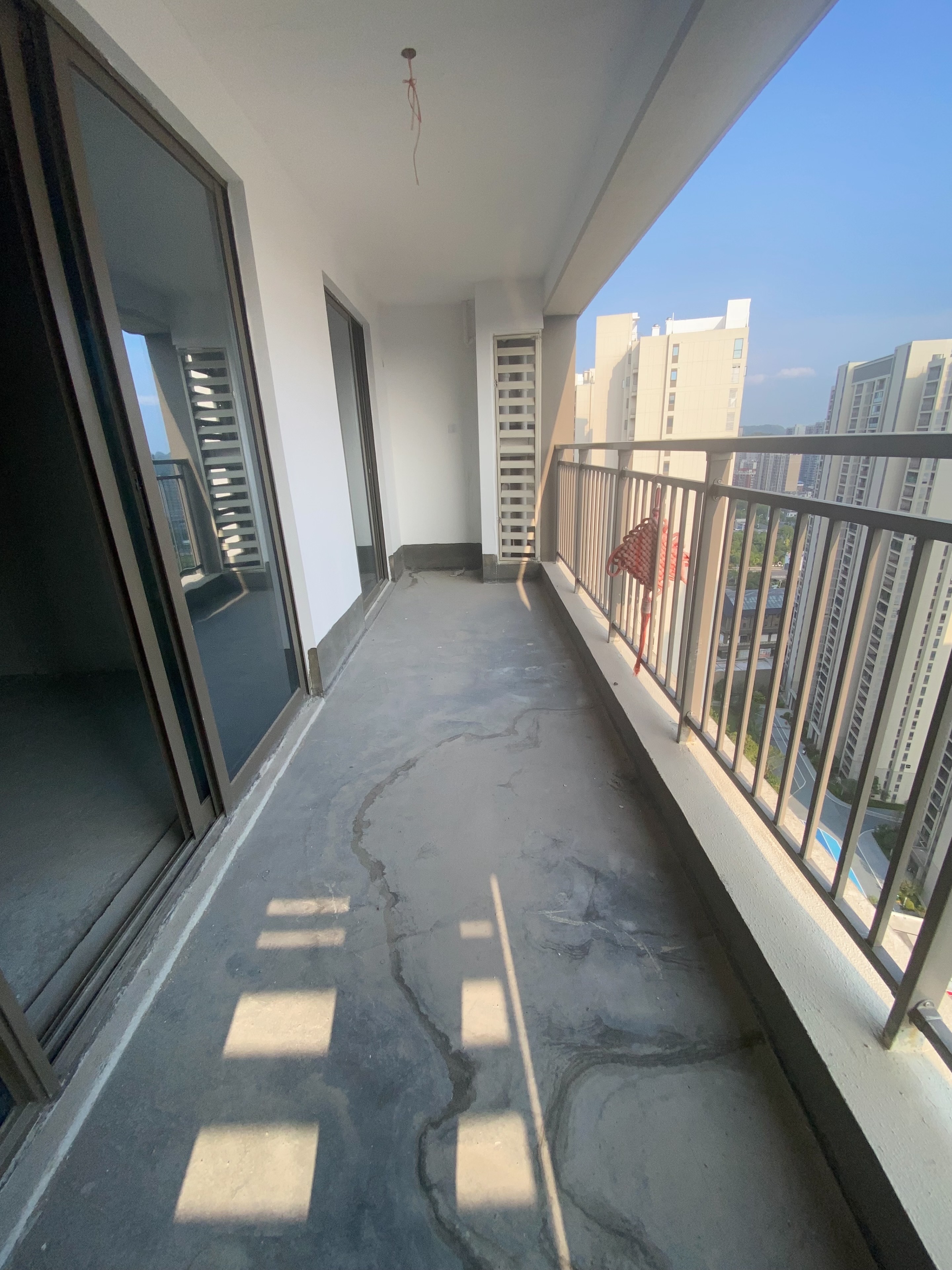 吾悦广场 3室2厅2卫 69.8万 吾悦广场 3室2厅2卫 69.8万阳台