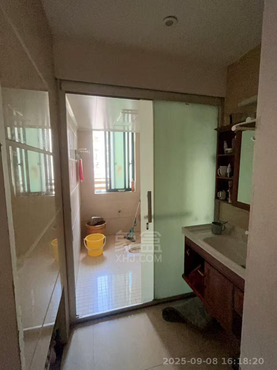 经世皇城 3室2厅2卫 1400.0元/月 经世皇城 3室2厅2卫 1400.0元/月室内图