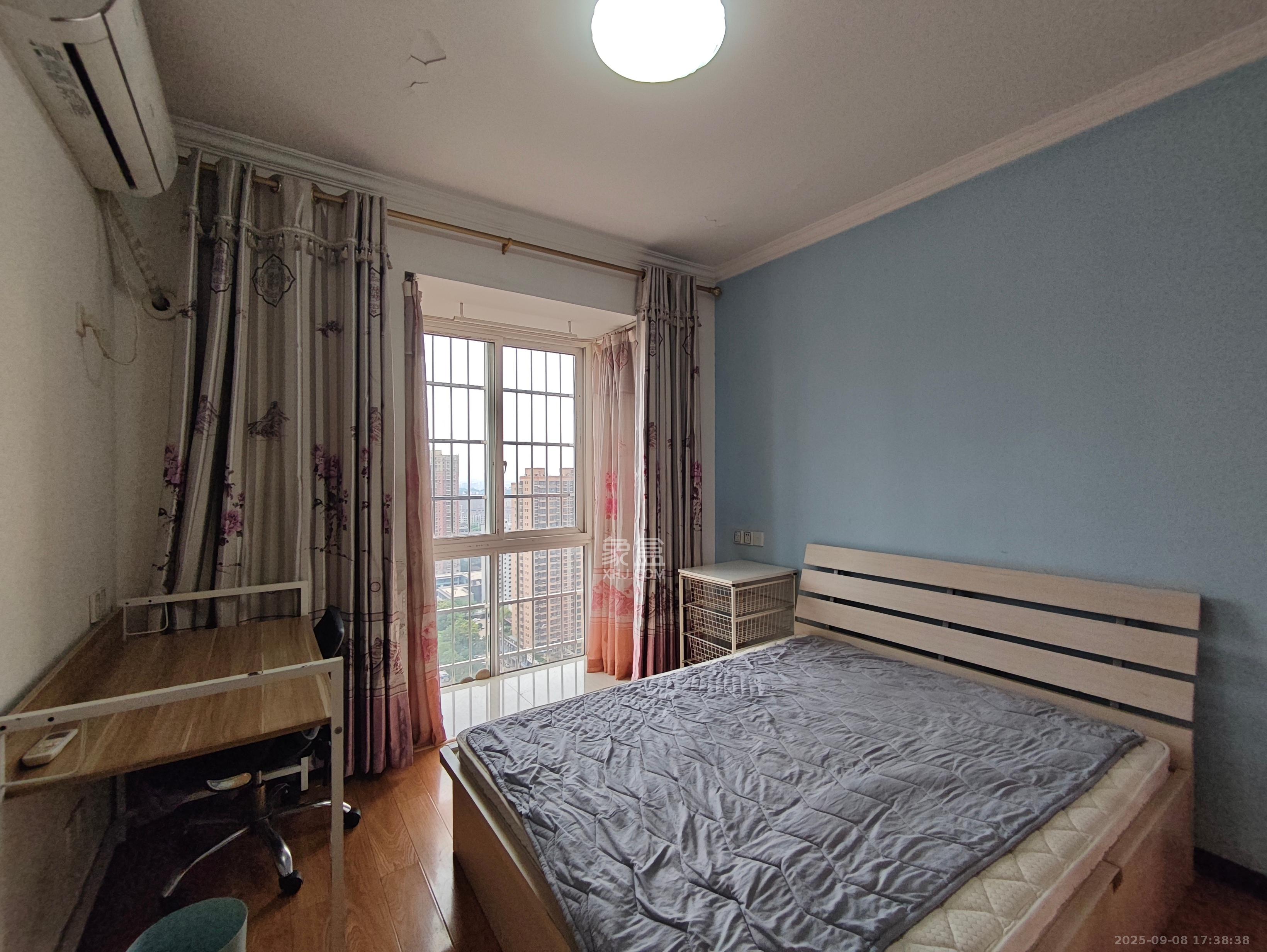 圣力华苑 3室2厅1卫 1600.00元/月 圣力华苑 3室2厅1卫 1600.00元/月室内图