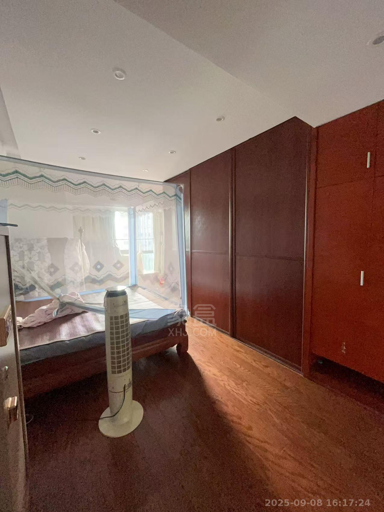 经世皇城 3室2厅2卫 1400.0元/月 经世皇城 3室2厅2卫 1400.0元/月小区图